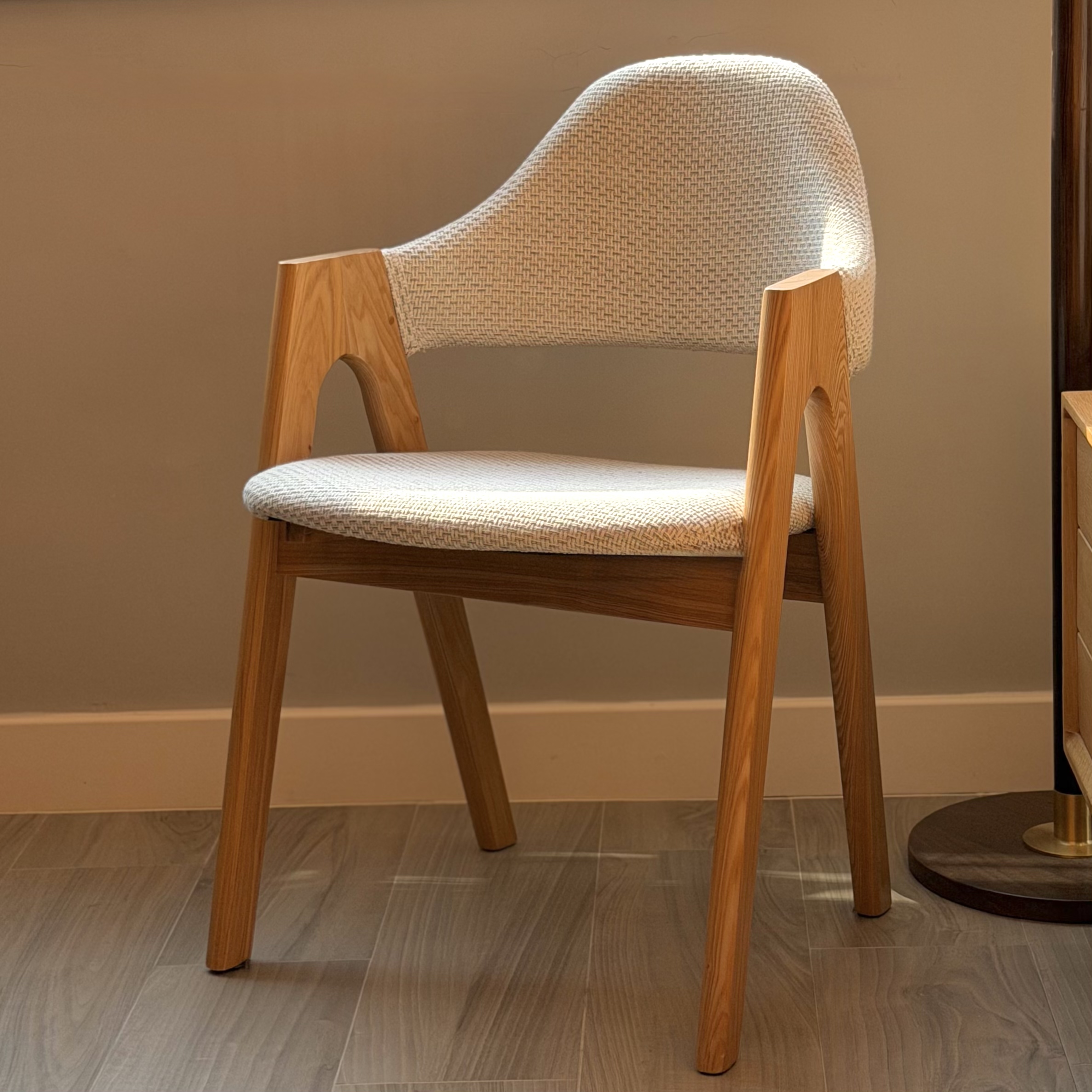 TAI Arm Chair 