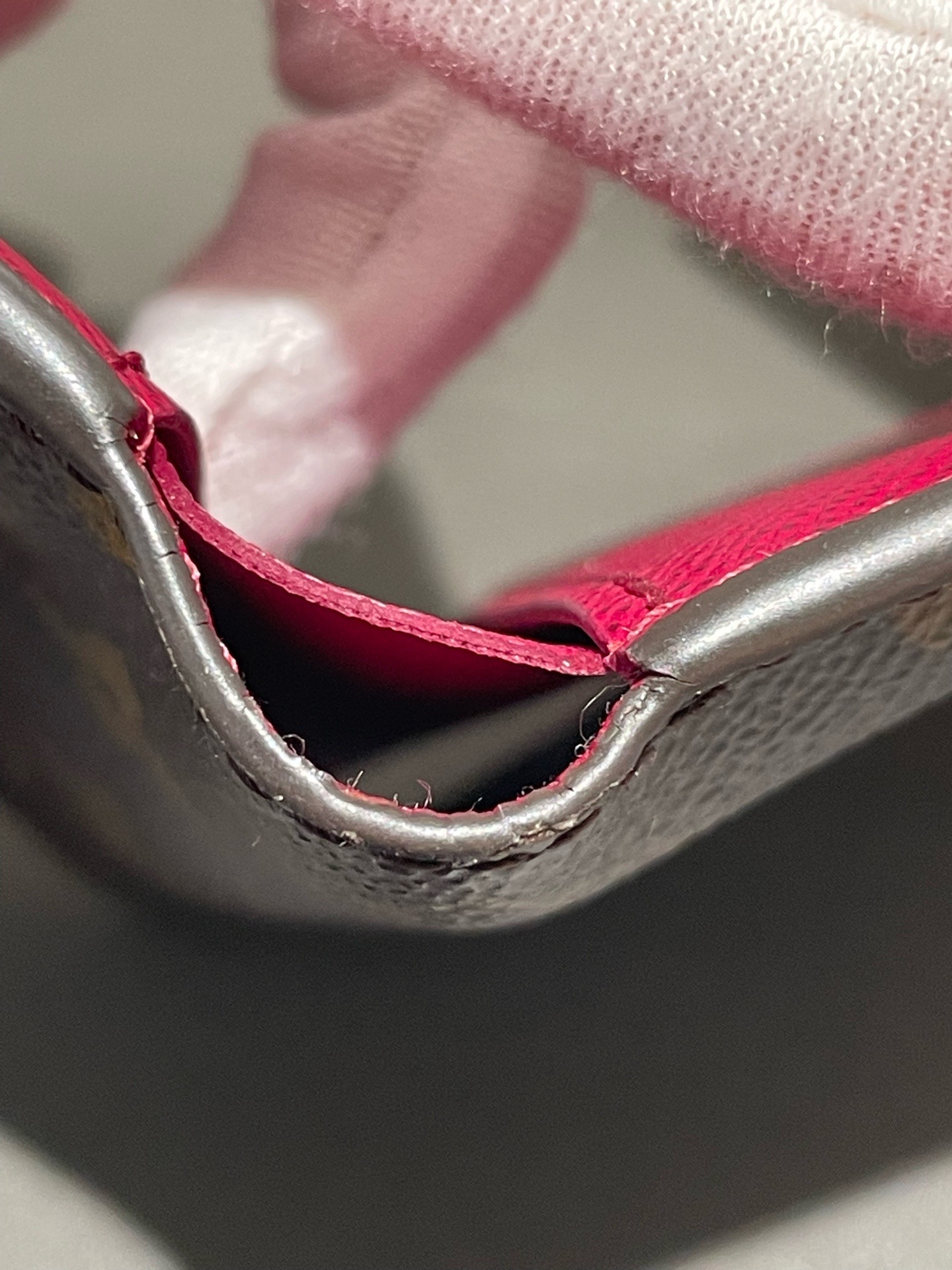 【預訂貨品】LV 紅色豆豆銀包