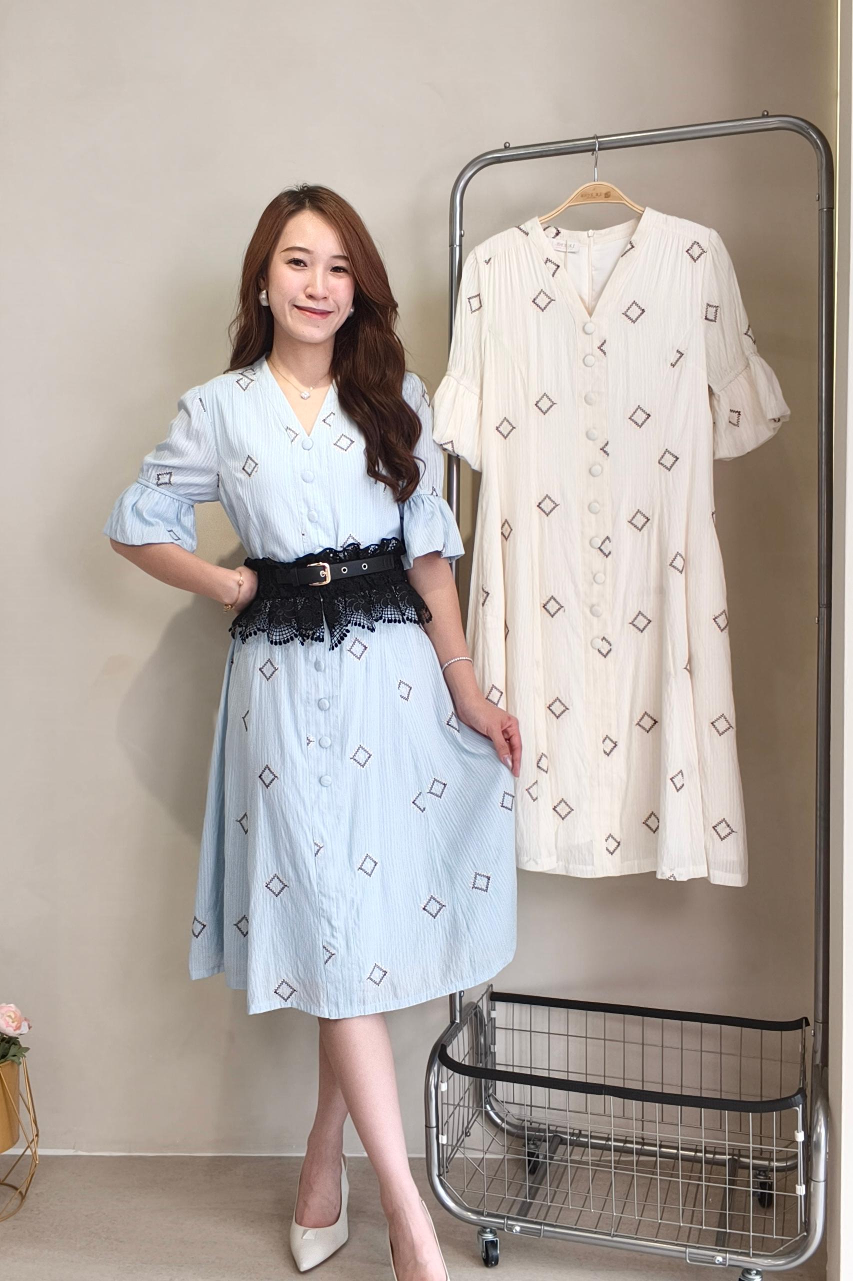 210576 Celeste Diamond Print Midi Dress
