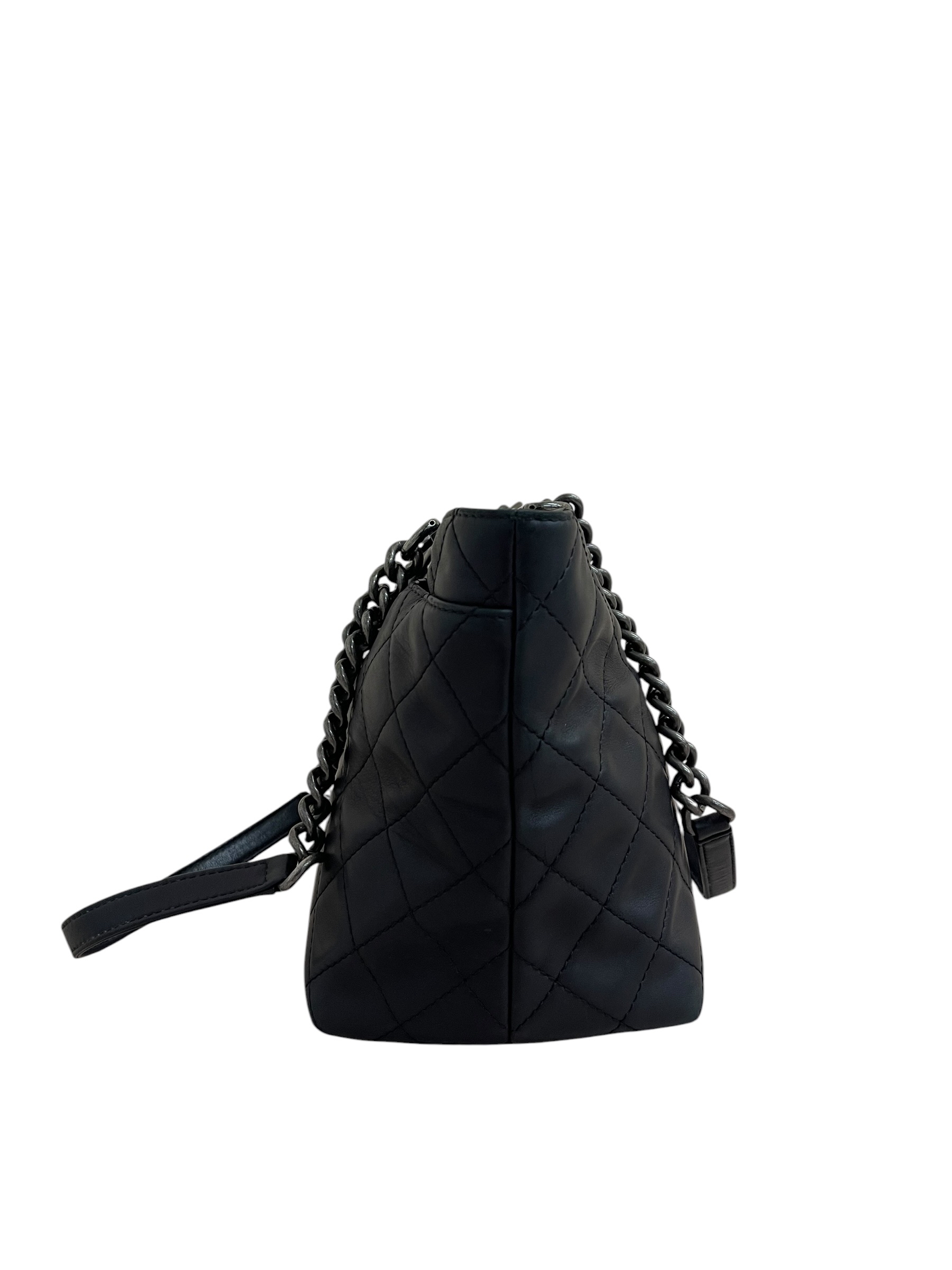 Pre-owned Chanel Shopping in Chains / Product Code: 062908