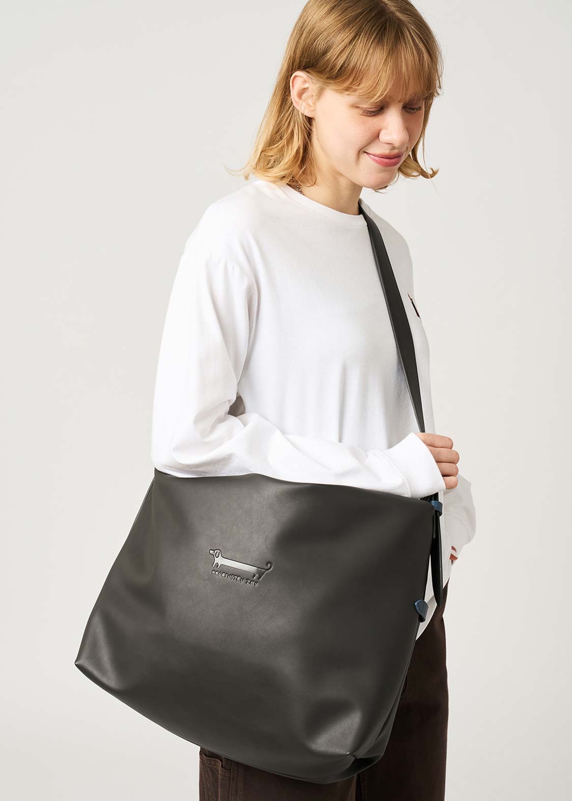 📦訂購 日本限定 graniph INagasugiru Inu 臘腸狗 PU皮側背包