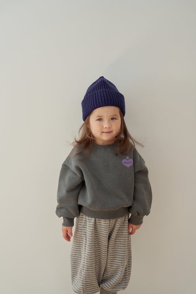 Momoann | Patch Sweatshirt (Charcoal) with Mom