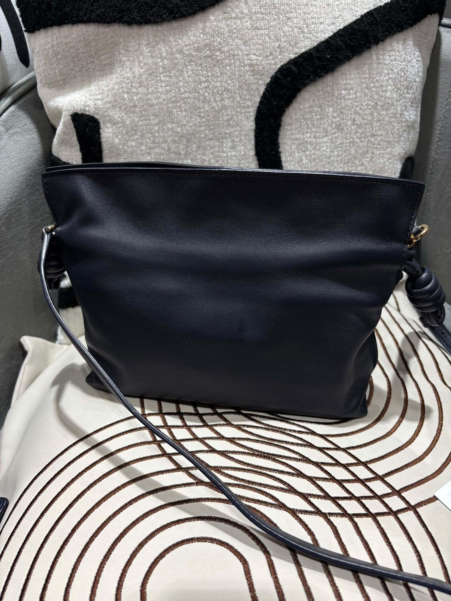 Loewe flamenco clutch 雲朵 limited edition 100%Authentic, 98%New ✅Dust bag