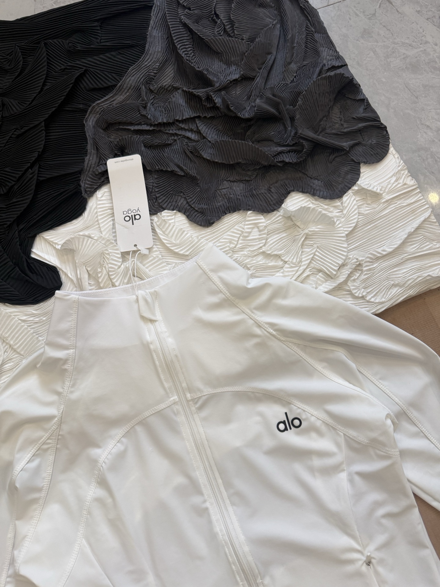 $210件。Alo Yoga 女士立領冰感防曬皮膚衣（小蠻腰版型）