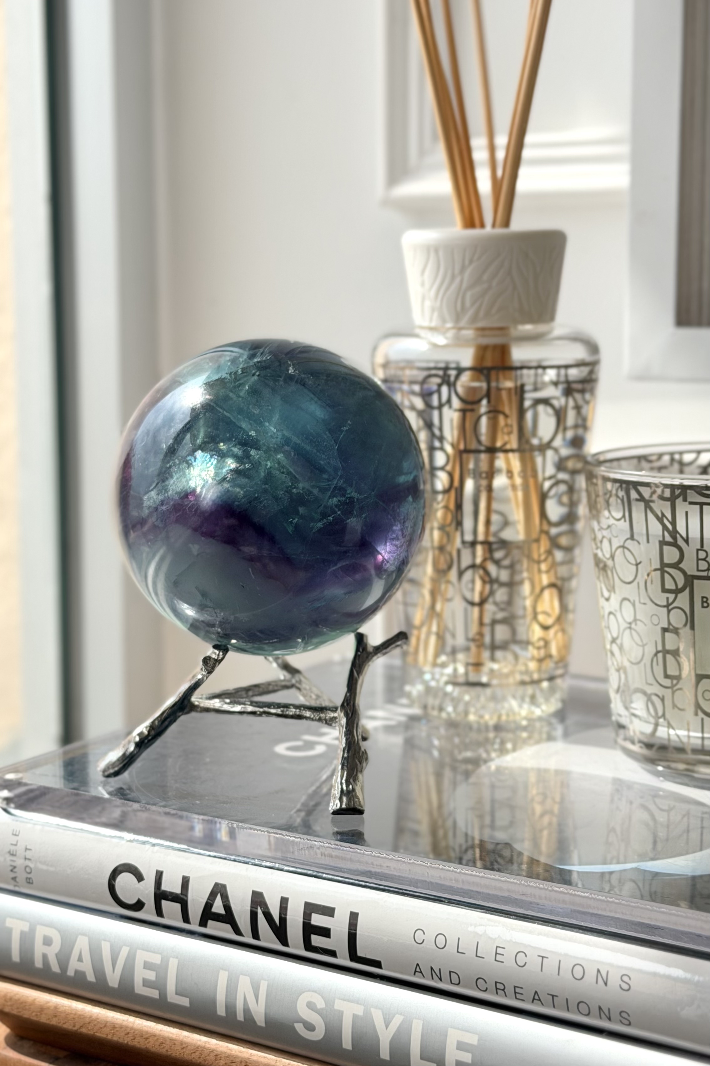 ༒1.3Kg+ 9cm紫藍綠千層紋螢石球༒    A30HFN7G1Mtm-RA27*6TF