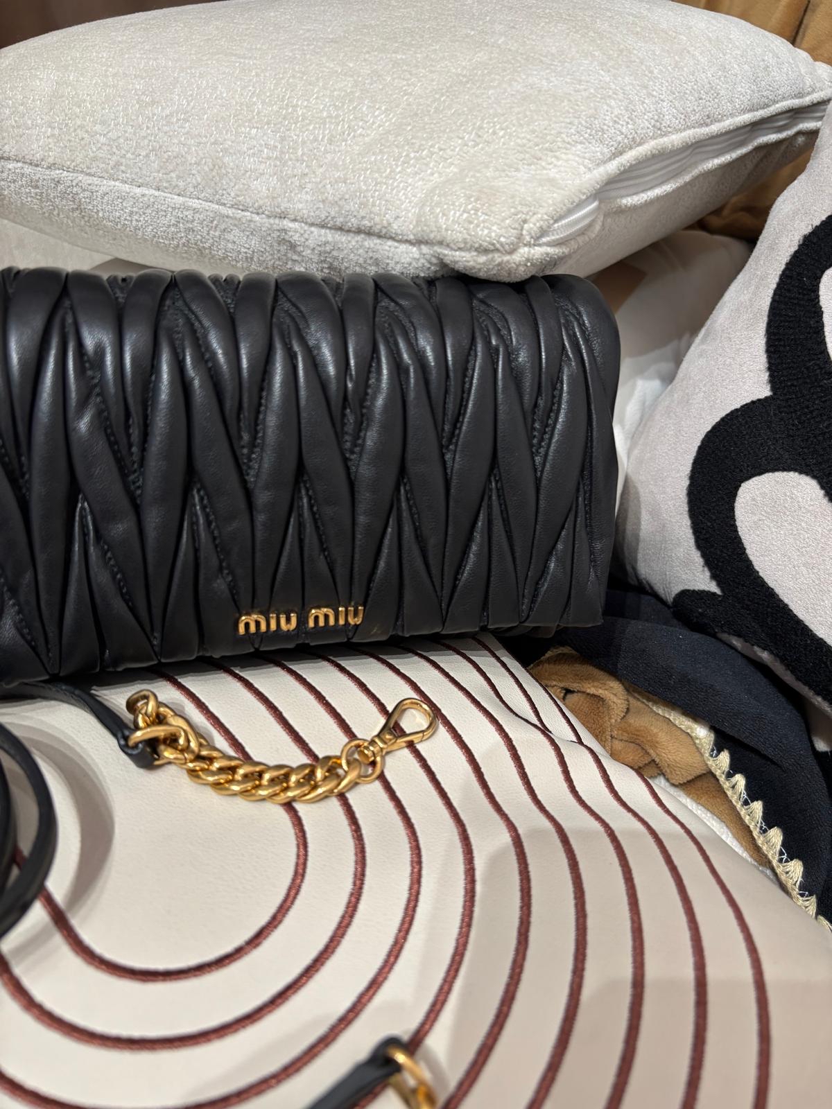 未使用品 MIU MIU SHOULDER BAG 黑金斜孭袋 ,100%Authentic,unused ✅box