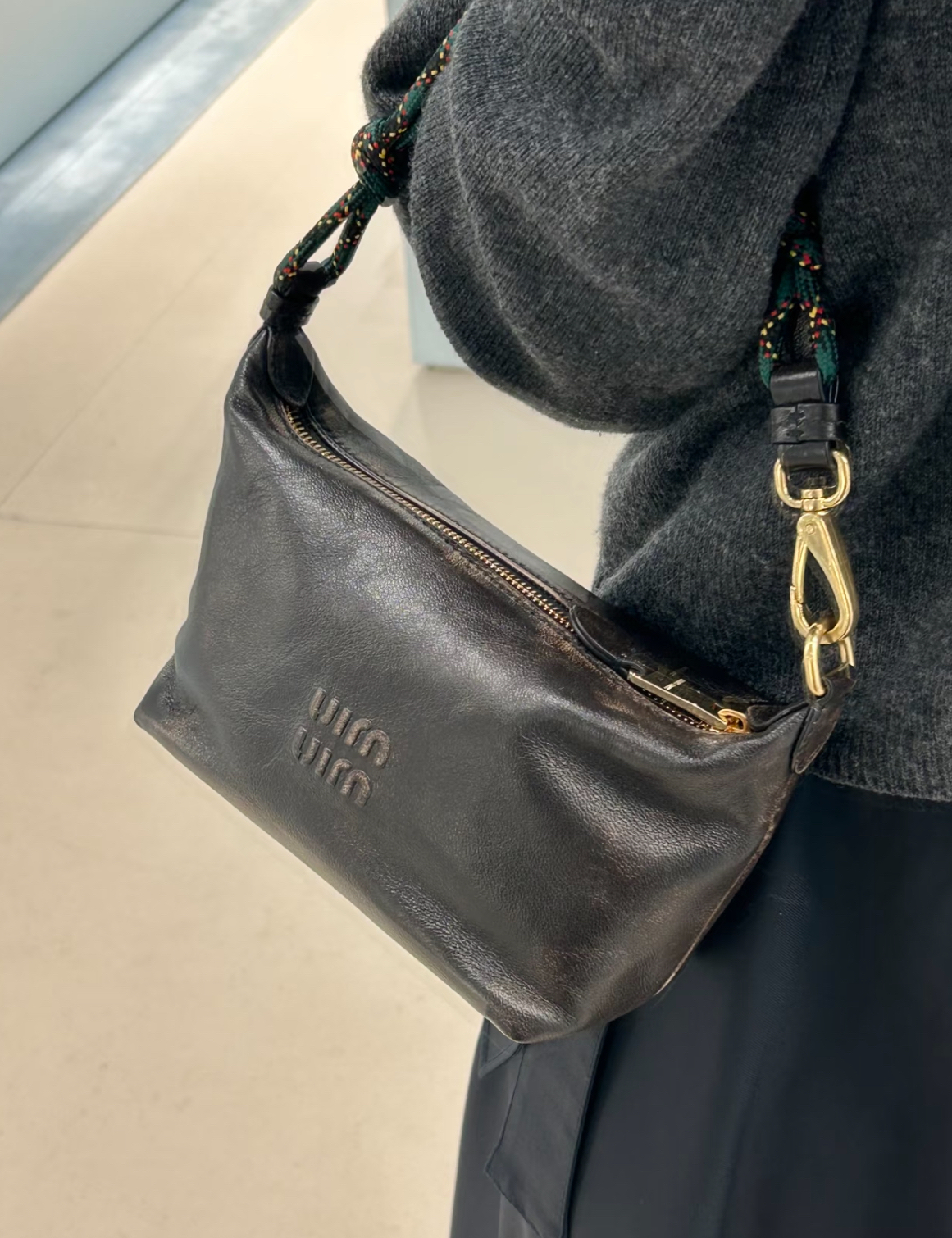 新款 🆕 MIUMIU做舊皮飯盒袋