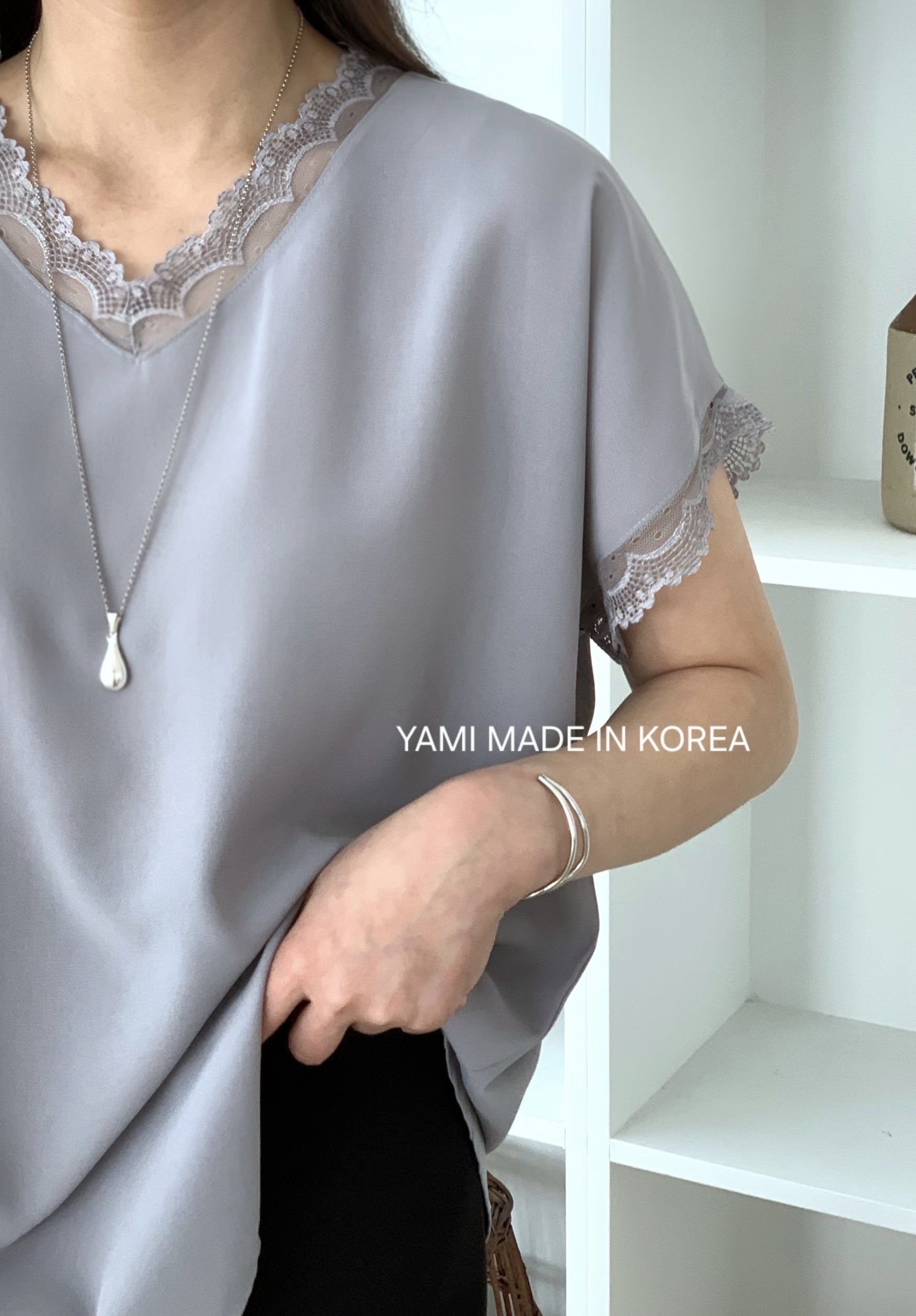 Made in Korea 🇰🇷拼邊通花top