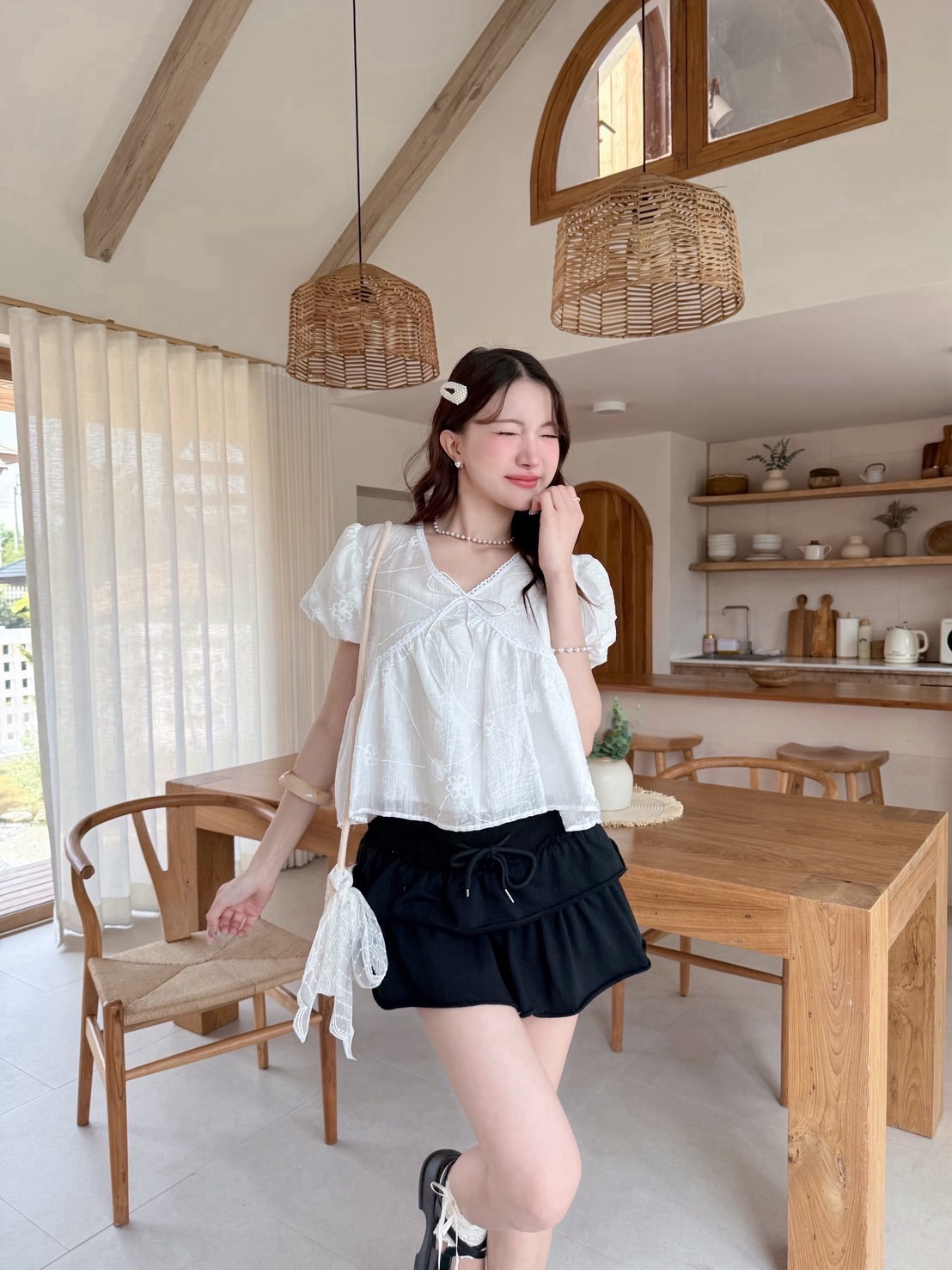 🇹🇭新款預定 ～ v領花花布料上衣