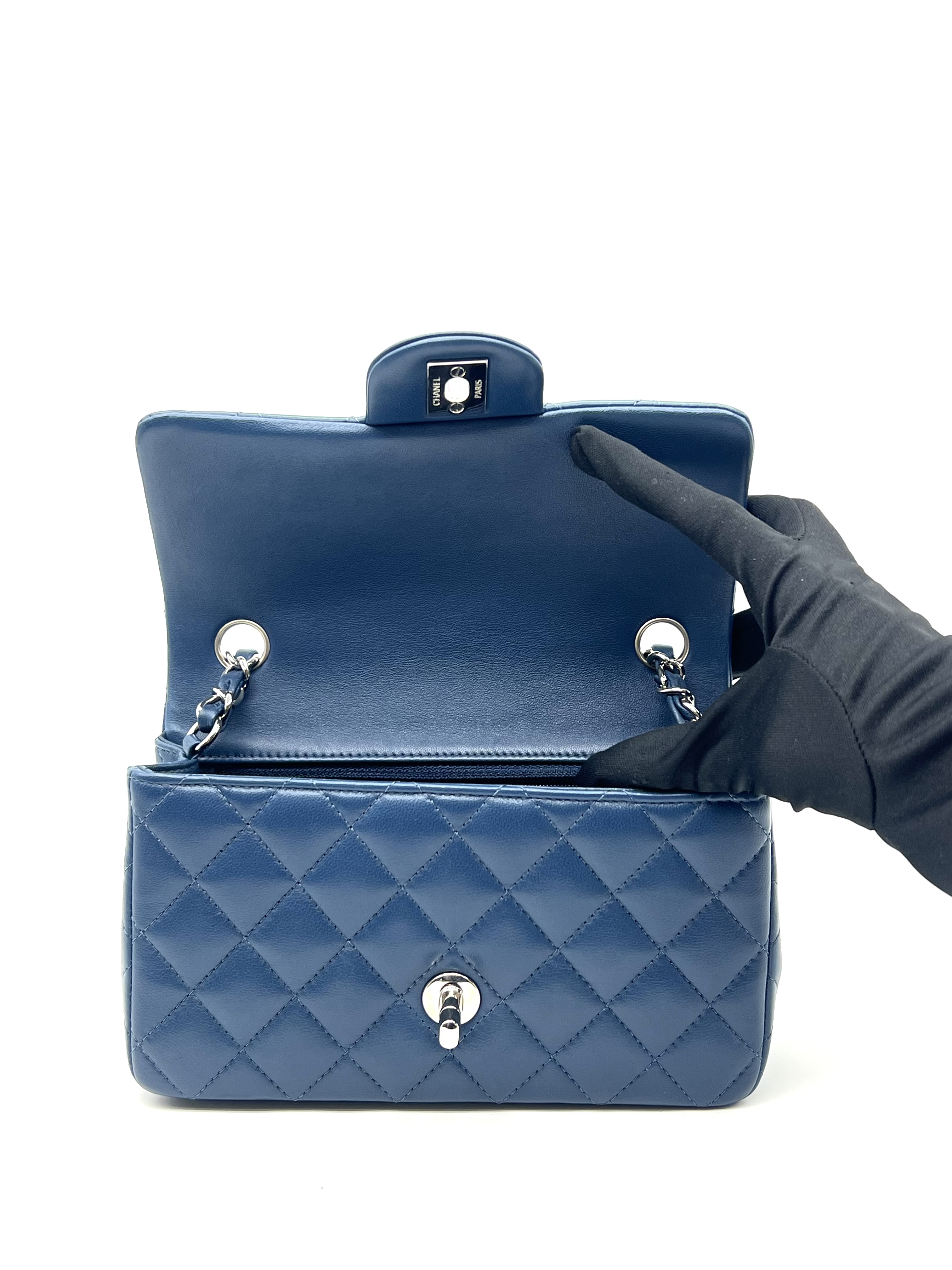 Pre-Owned CHANEL Classic Flag Bag / Product Code: 26043010