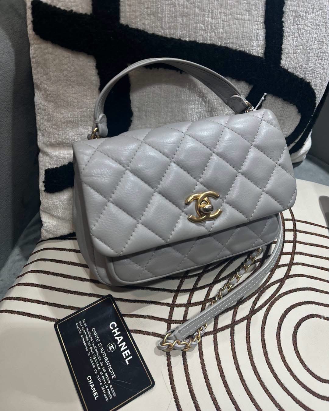 Chanel flap bag with handle  100%Authentic, 95%new ✅card ✅dust bag ✅box 