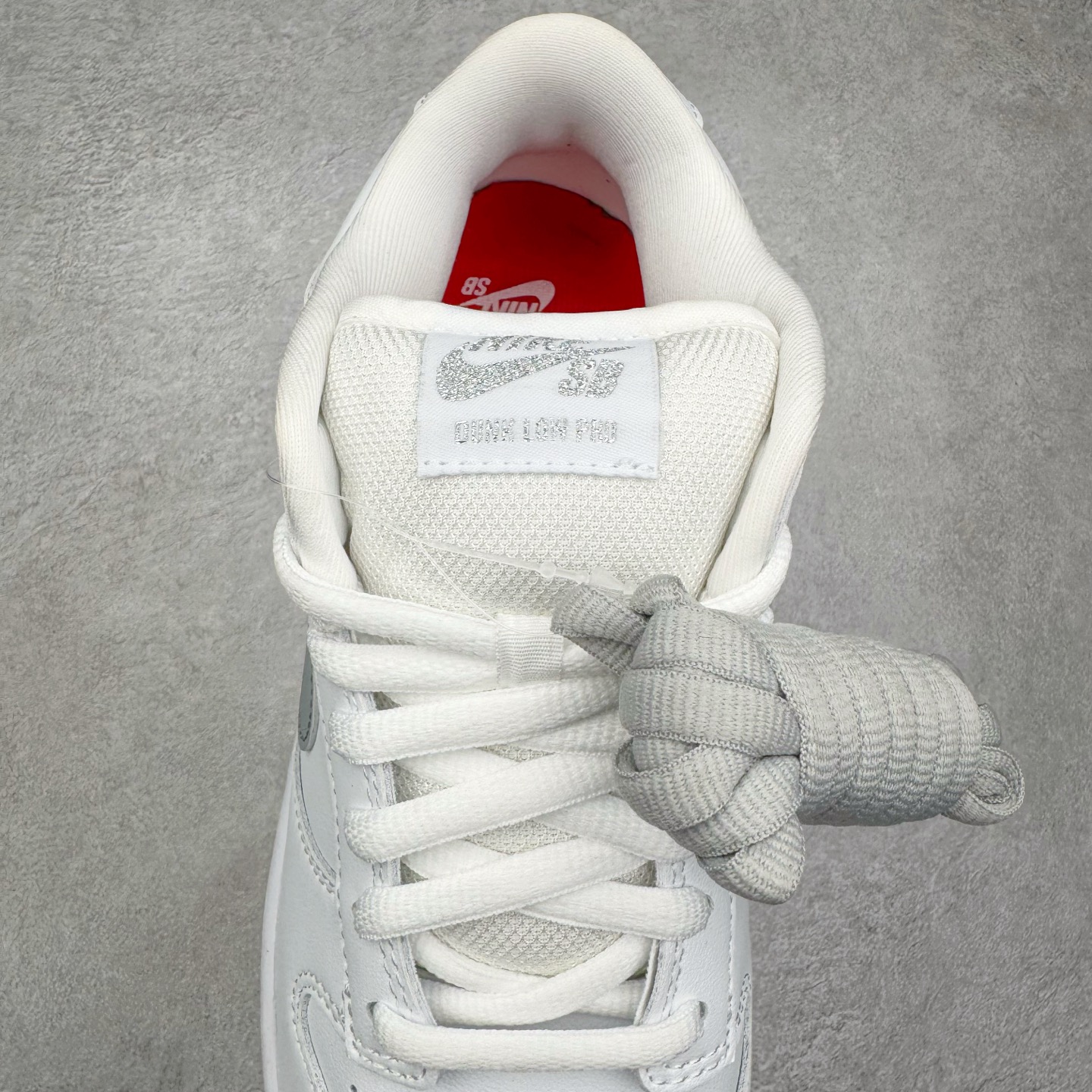 Supreme x Nike SB Dunk Low 94 Metallic Silver HQ8487-100