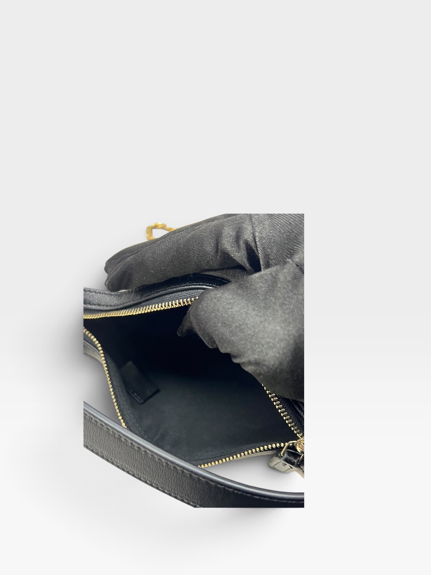 Pre-Owned CHANEL Clutch with Chain / Product Code: 102921