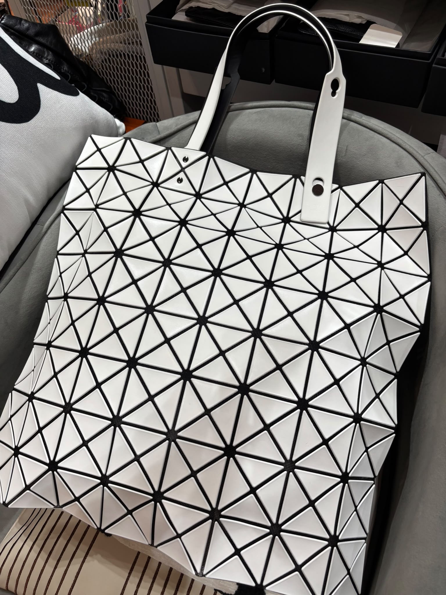 Issey Miyake Bao Bao Tote Bag 啞白 100%Authentic, 98%New ✅Dust bag