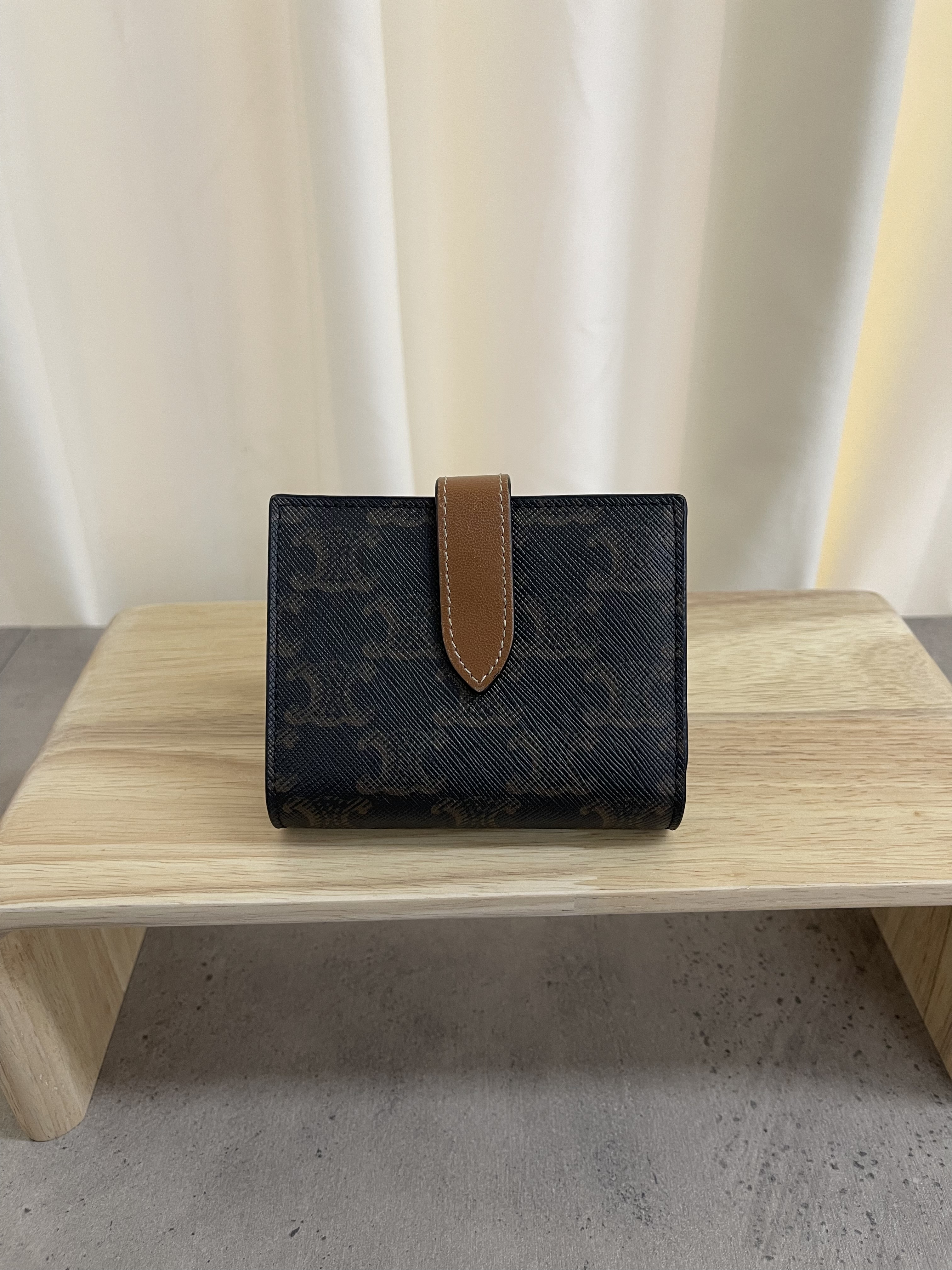 Pre-owned Celine Wallet/ Product Code: 26012703