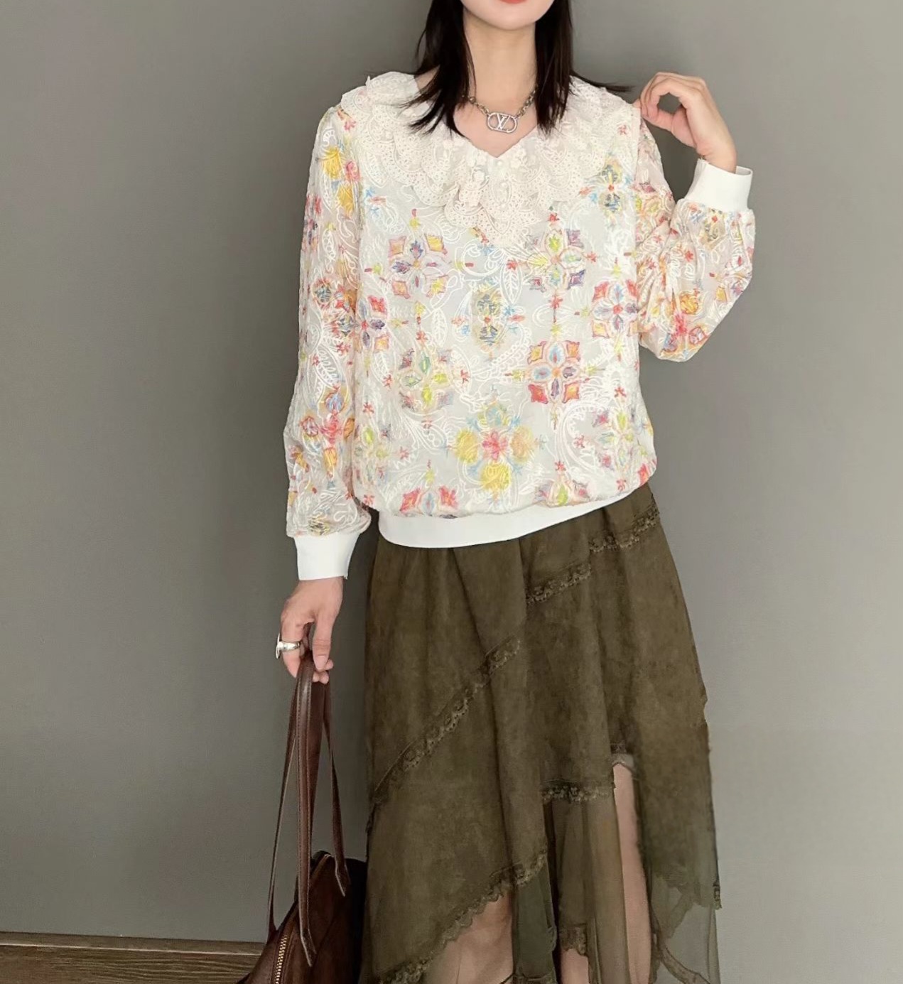重工刺綉V領花邊上衣(M碼39寸胸/L碼41寸/XL43寸胸)