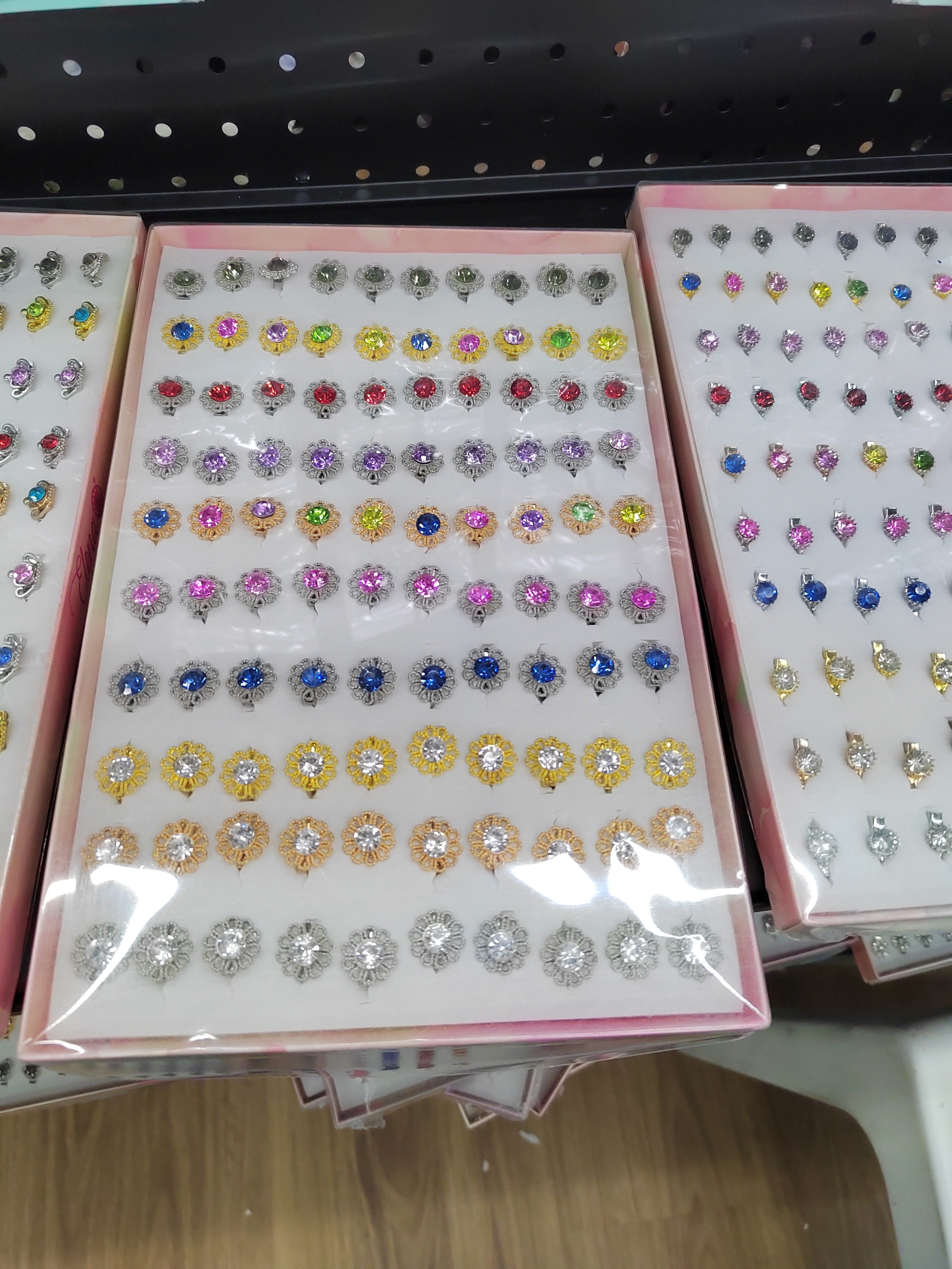 72515 胸针 RM1.50 别针和胸针珠宝