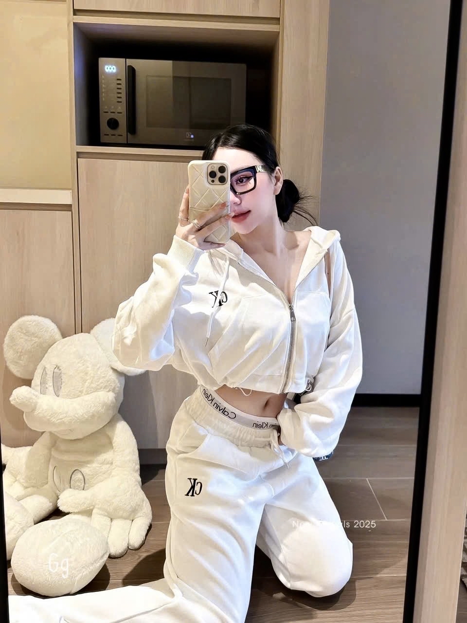 CK 短版連帽衫和寬褲套裝