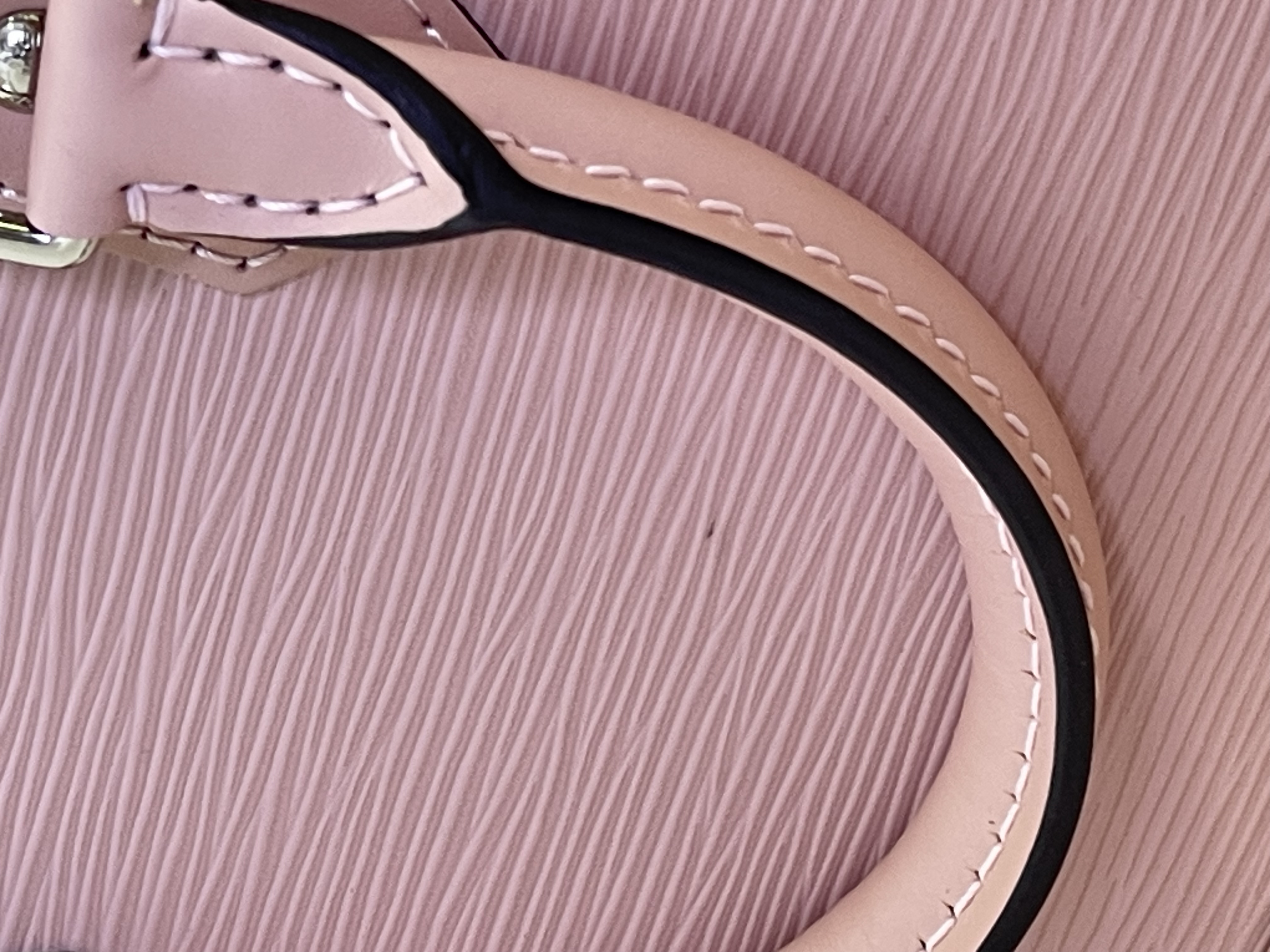 Pre owned Louis Vuitton Epi Alma BB / Product Code: 26031103