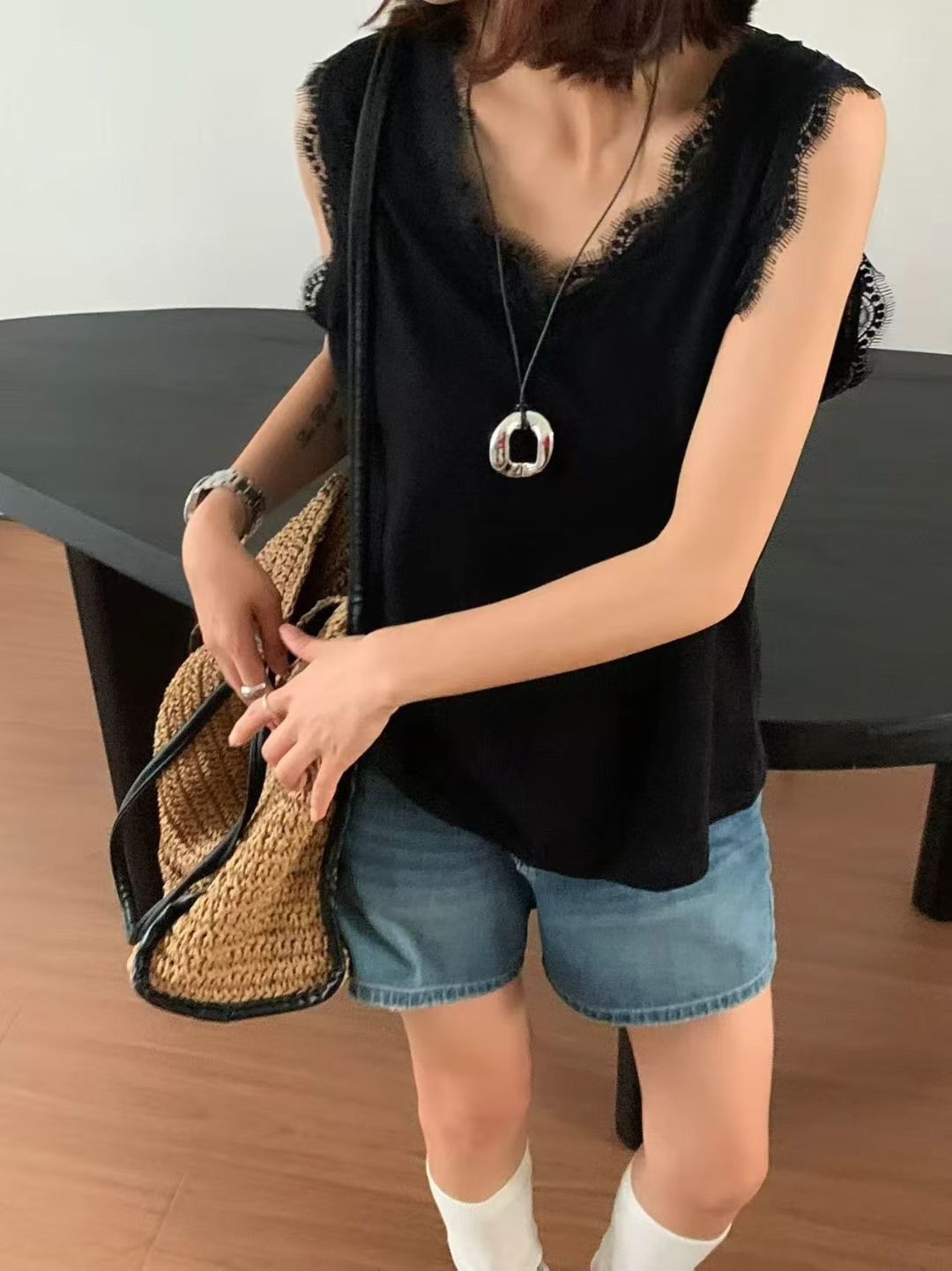 Lace 邊V 領背心 