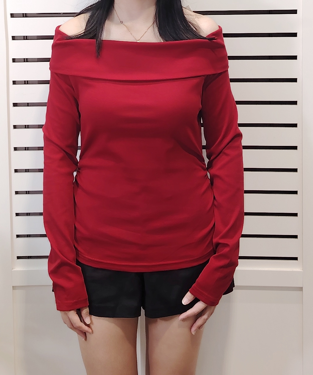 M5078 Off Shoulder Long Sleeve Slim Tee