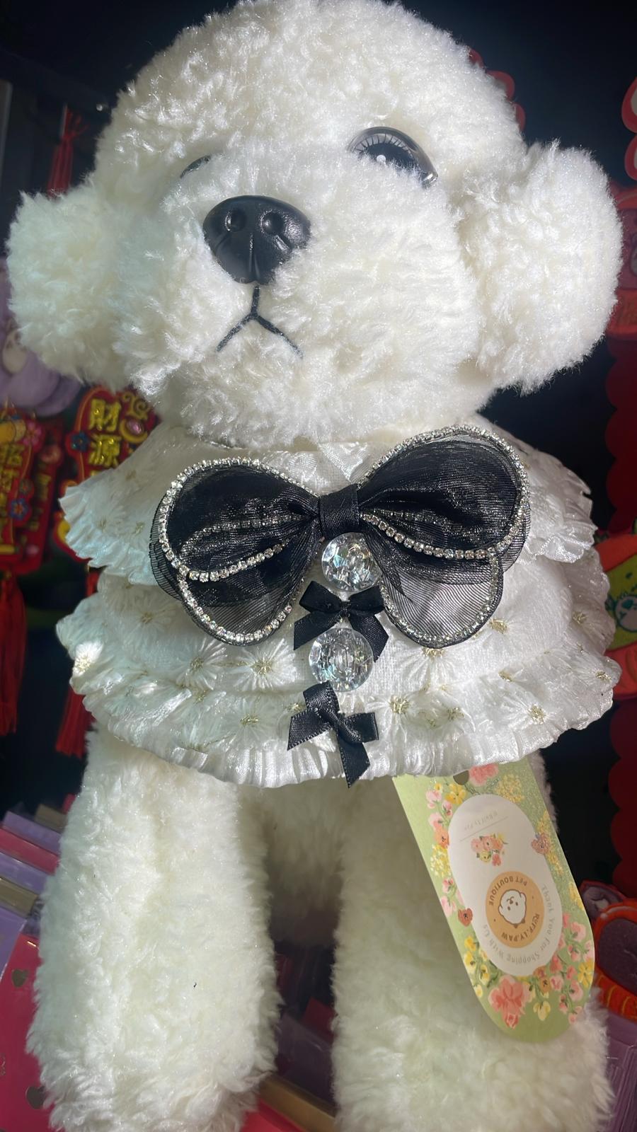 奢華寵物禮服：精緻蕾絲蓬蓬裙配鑽飾蝴蝶結