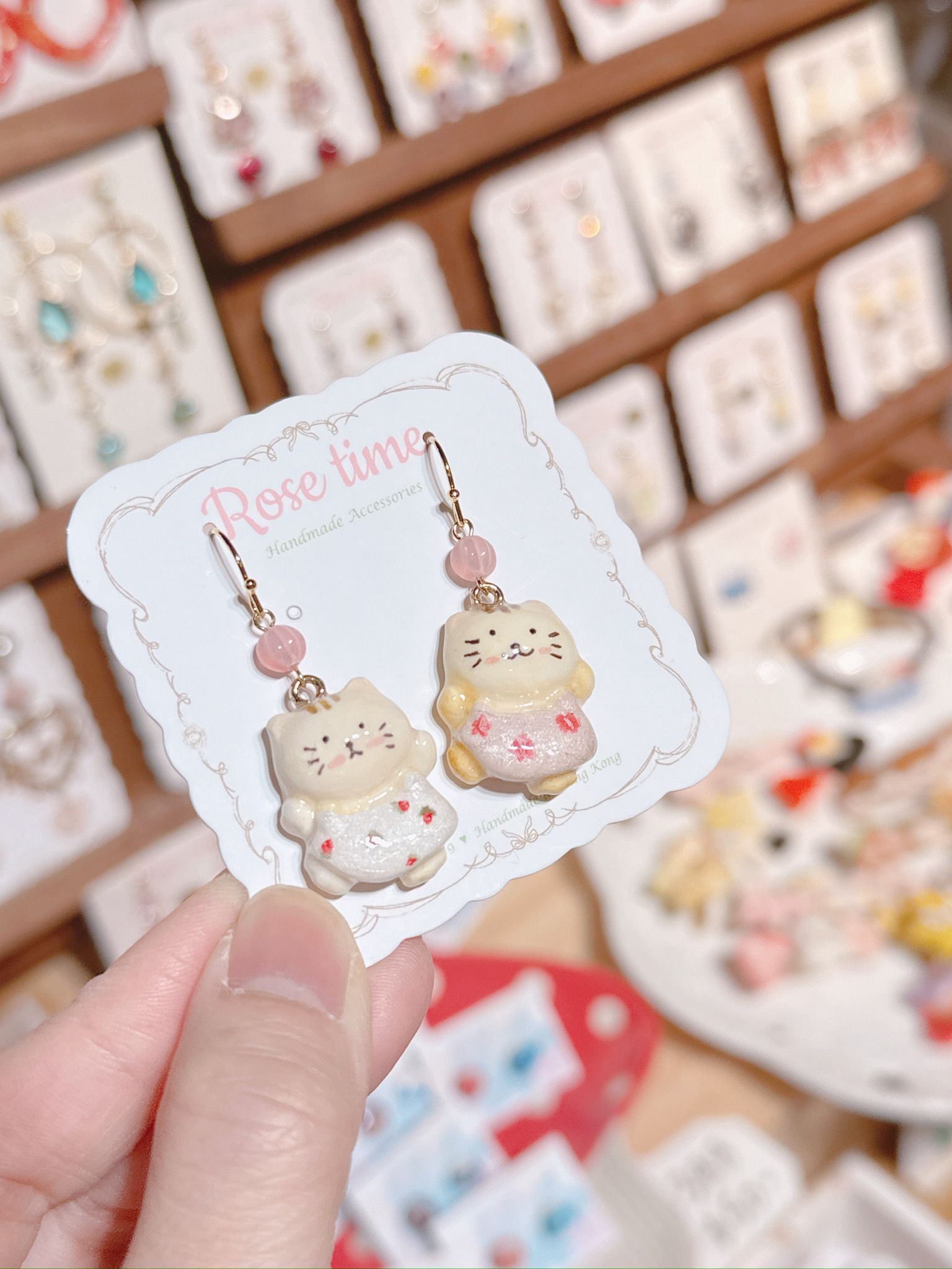 ᴿᵒˢᵉ ᵗⁱᵐᵉ ʰᵃⁿᵈᵐᵃᵈᵉ7️⃣週年 #3月28-30日半價飾物 🈹 手繪跳舞小貓兒