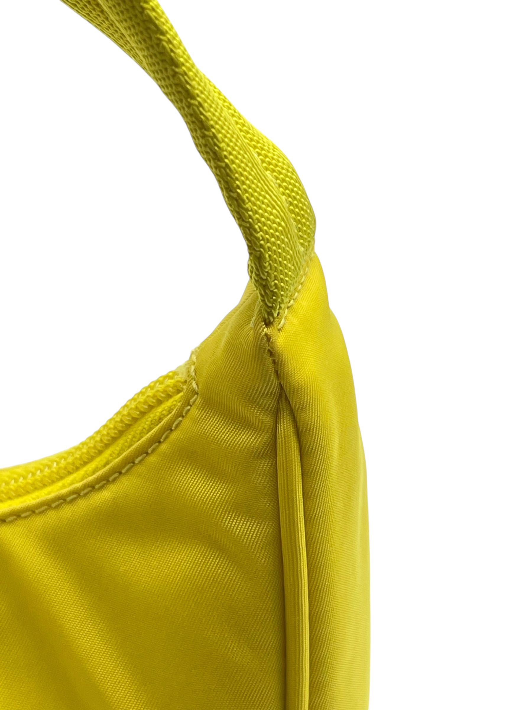 Pre-Owned PRADA Re-Edition 2000 Tessuto / Product Code: 26051914