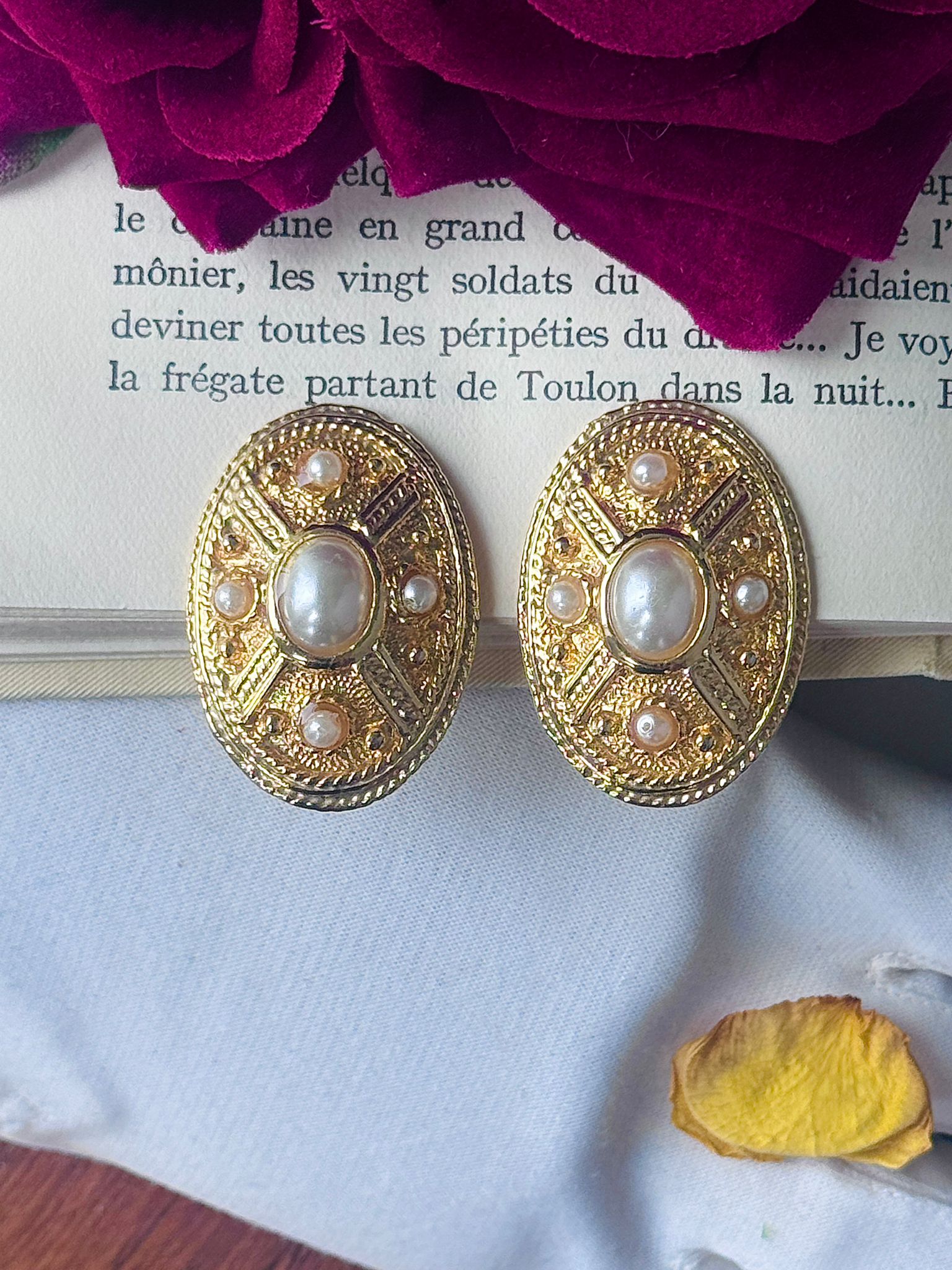 Vintage C.a. 1980s Faux Pearl Golden Statement Clip Earrings (MT2589-7)