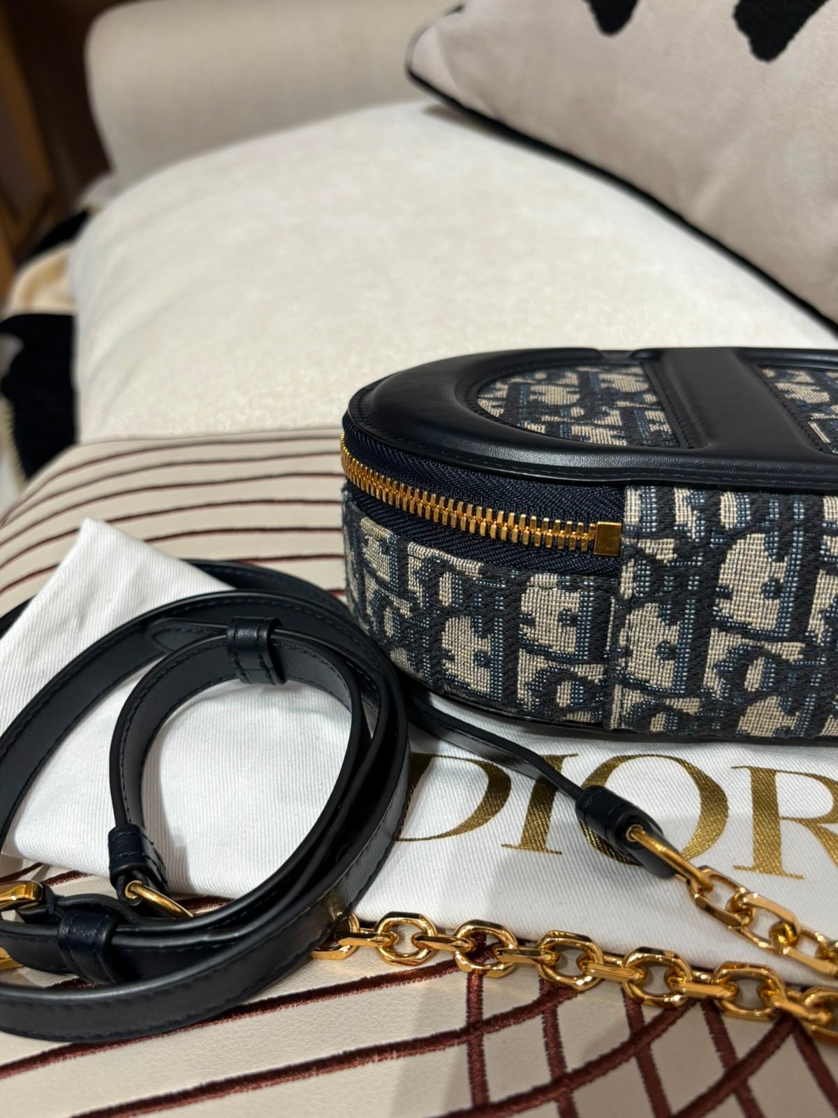 DIOR CD Signature Oval Camera Bag CHRISTIAN DIOR 100%Authentic, 98%New  ✅收據✅Certificate ✅dust bag  