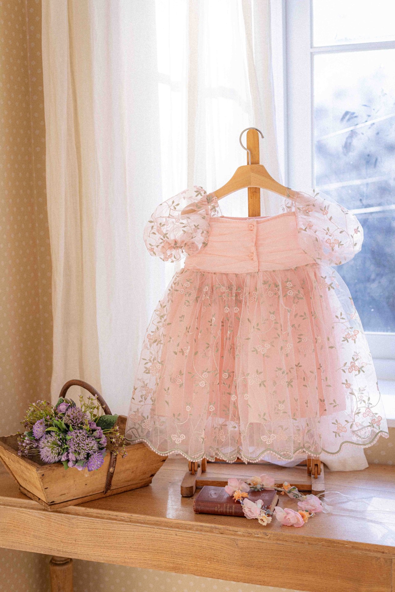 ☀️預訂 韓國直送☀️🇰🇷Oren Roslyn Bloom兩色花卉刺繡泡泡袖包屁裙/連身裙