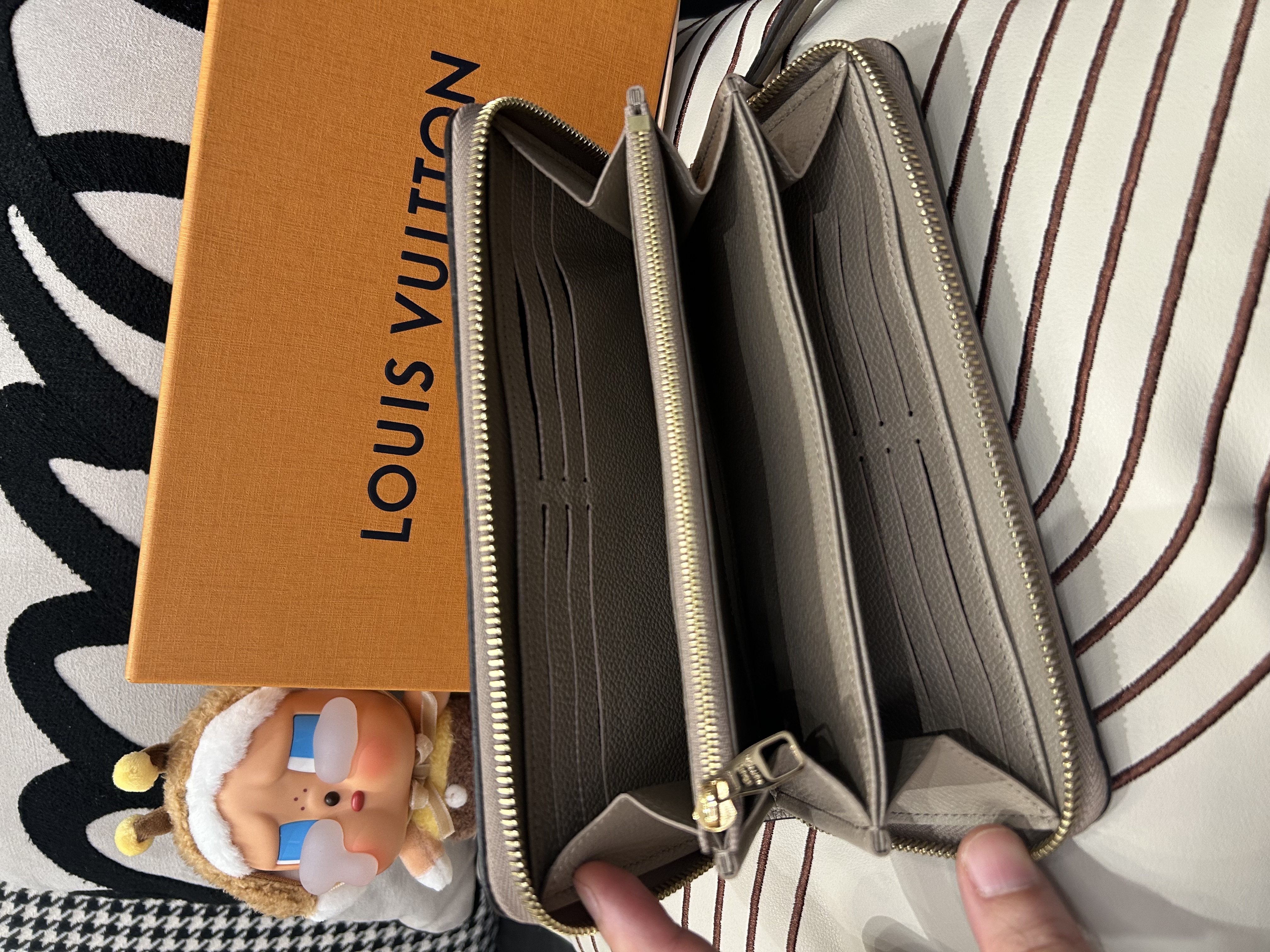 全新 LV Wallet M69034 拉鍊銀包 Monogram Empreinte牛皮 100%Authentic, 全新未使用 ✅NFC✅Dust bag✅Box