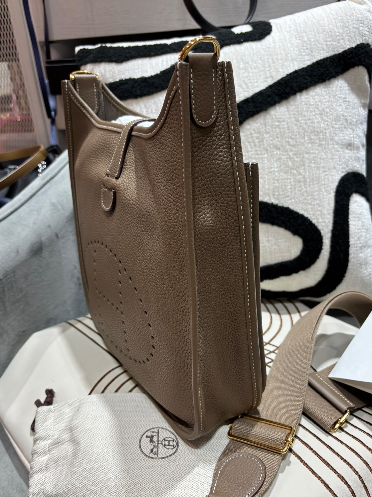 Hermes Evelyne 29 Stamp D Etoupe 大象灰金扣 100%Authentic, 98%New ✅Dust bag✅Box