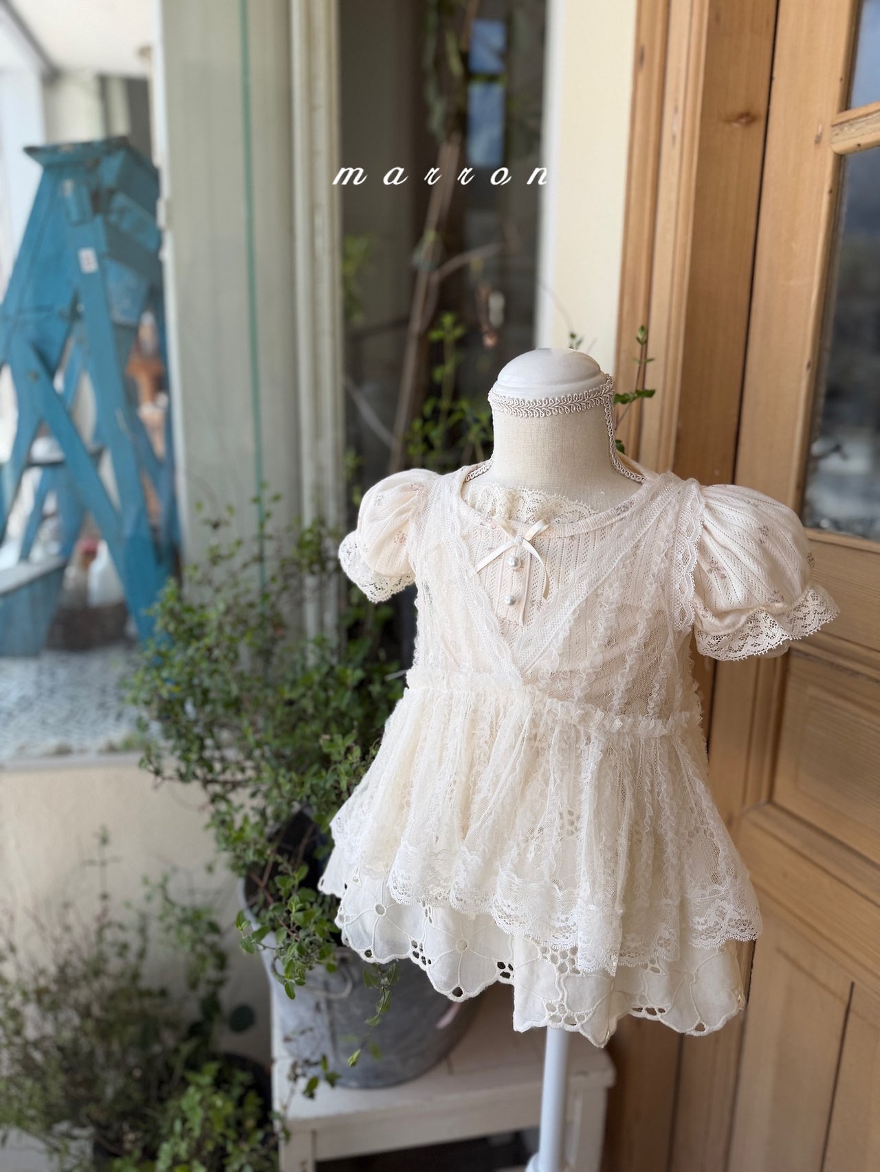 ☀️預訂 韓國直送☀️🇰🇷Marron兩色絲帶花卉蕾絲半截短裙