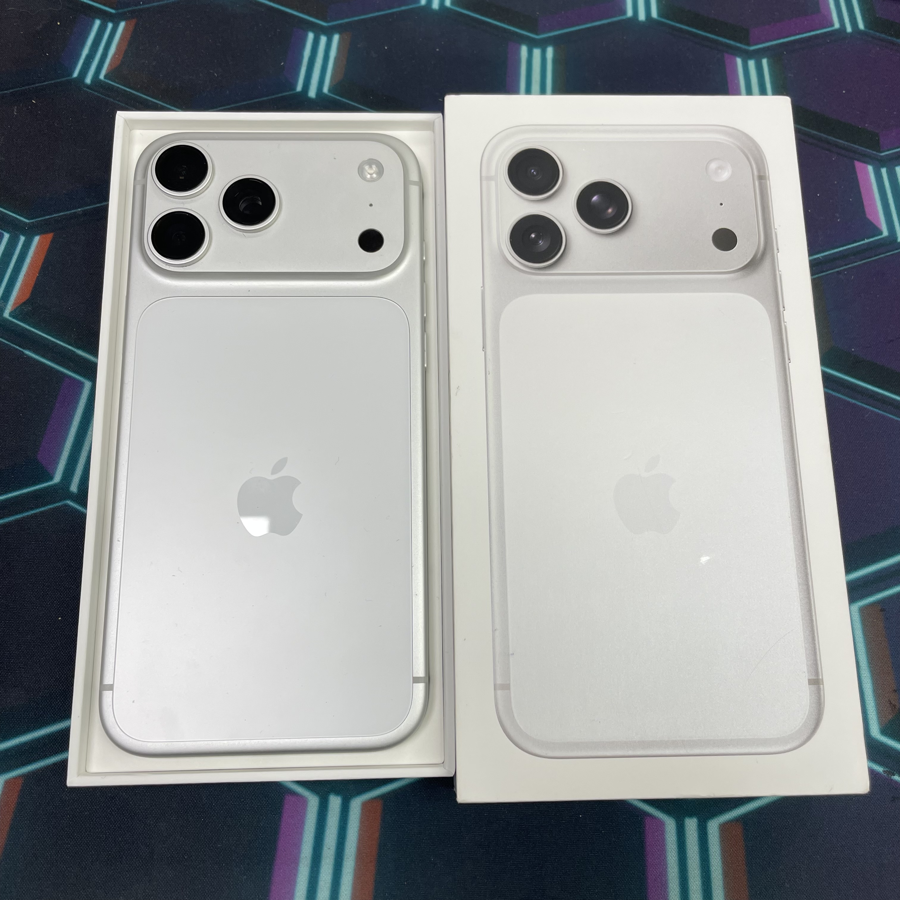 *8376 17 pro max 完美機 256GB 電99 銀色 sliver