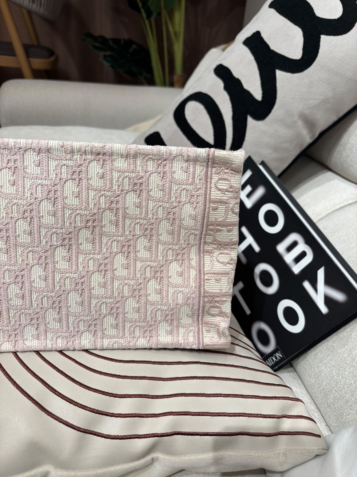Dior Book Tote Medium Pink 100%Authentic, 98%New ✅專門店收據✅Dust bag