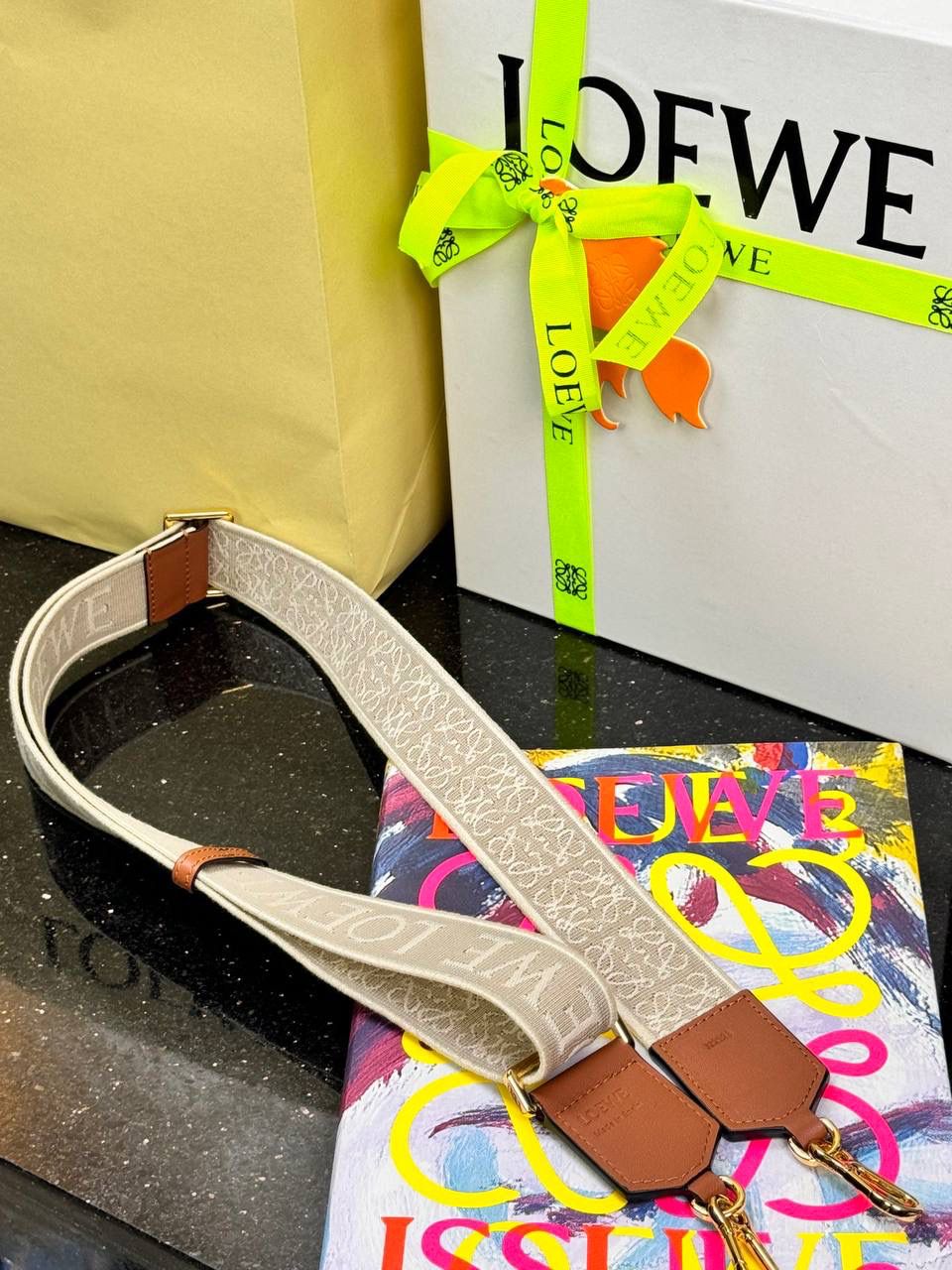 𝐀𝐧𝐚𝐠𝐫𝐚𝐦 刺绣肩带「棕色/金扣」 👈 全新升级上线♻️ 尺寸:𝟗𝟗-𝟒𝐜𝐦（长度可调节） 编码：182323