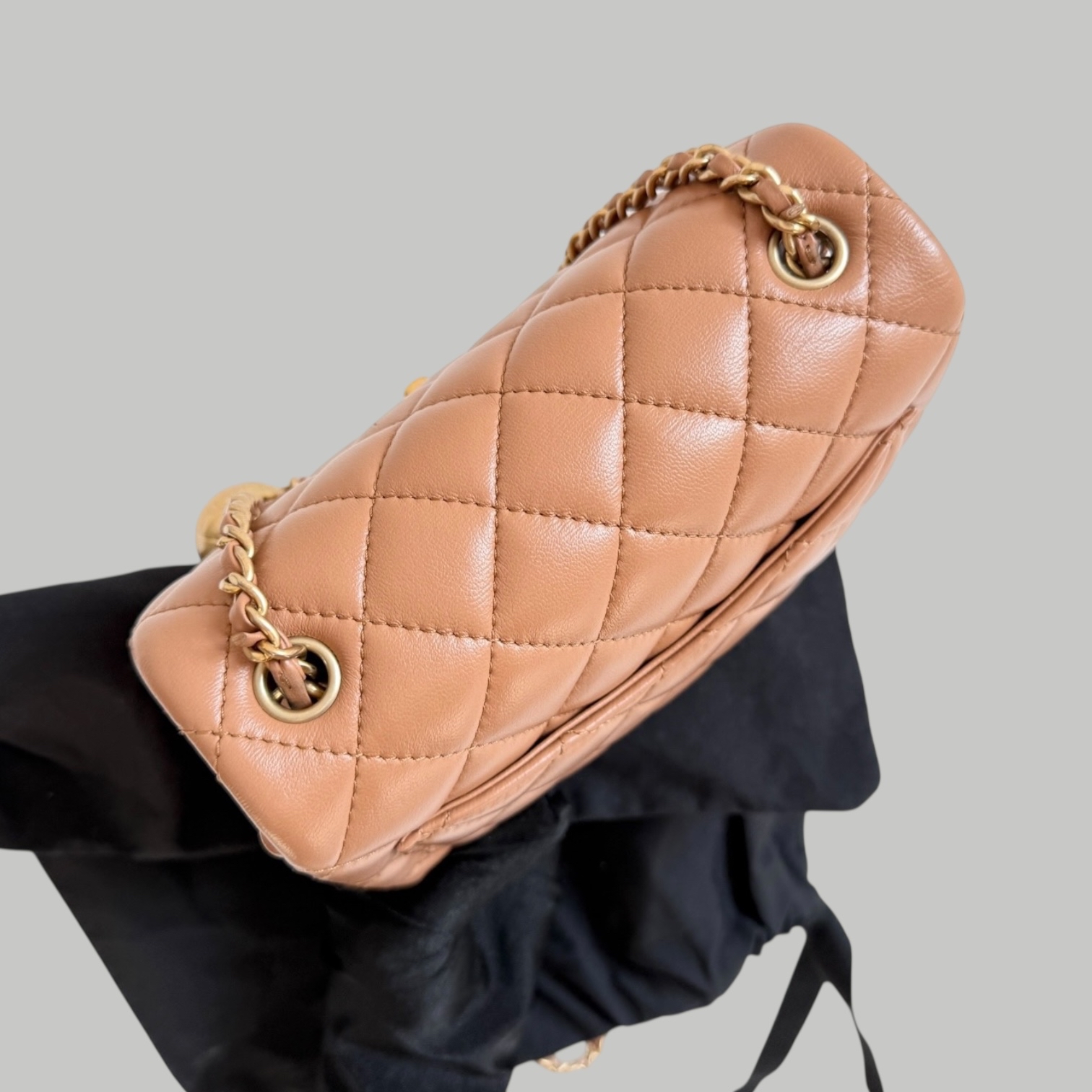 Chanel Lambskin焦糖啡金球