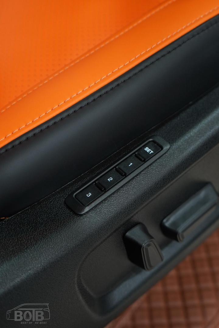 HIACE FRONT SEAT OEM AGH30 / UNI-ST-6012-XTD