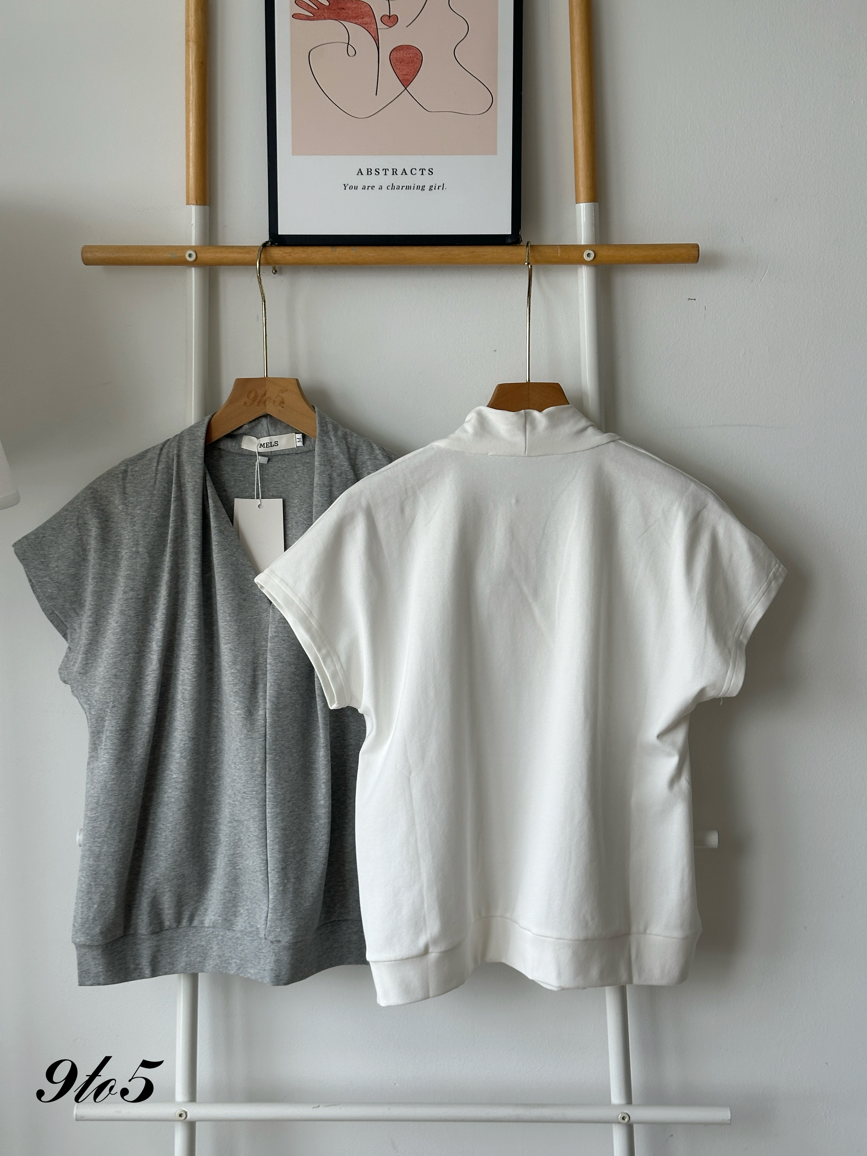T4162 V Neck Top - Grey & White