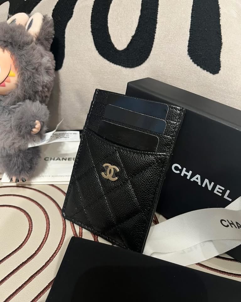 全新 CHANEL VERTICAL CARD HOLDER CAVIAR BLACK (MICROCHIP)黑色荔枝牛皮,100%Authentic , 全新 ✅晶片✅dust bag✅box 
