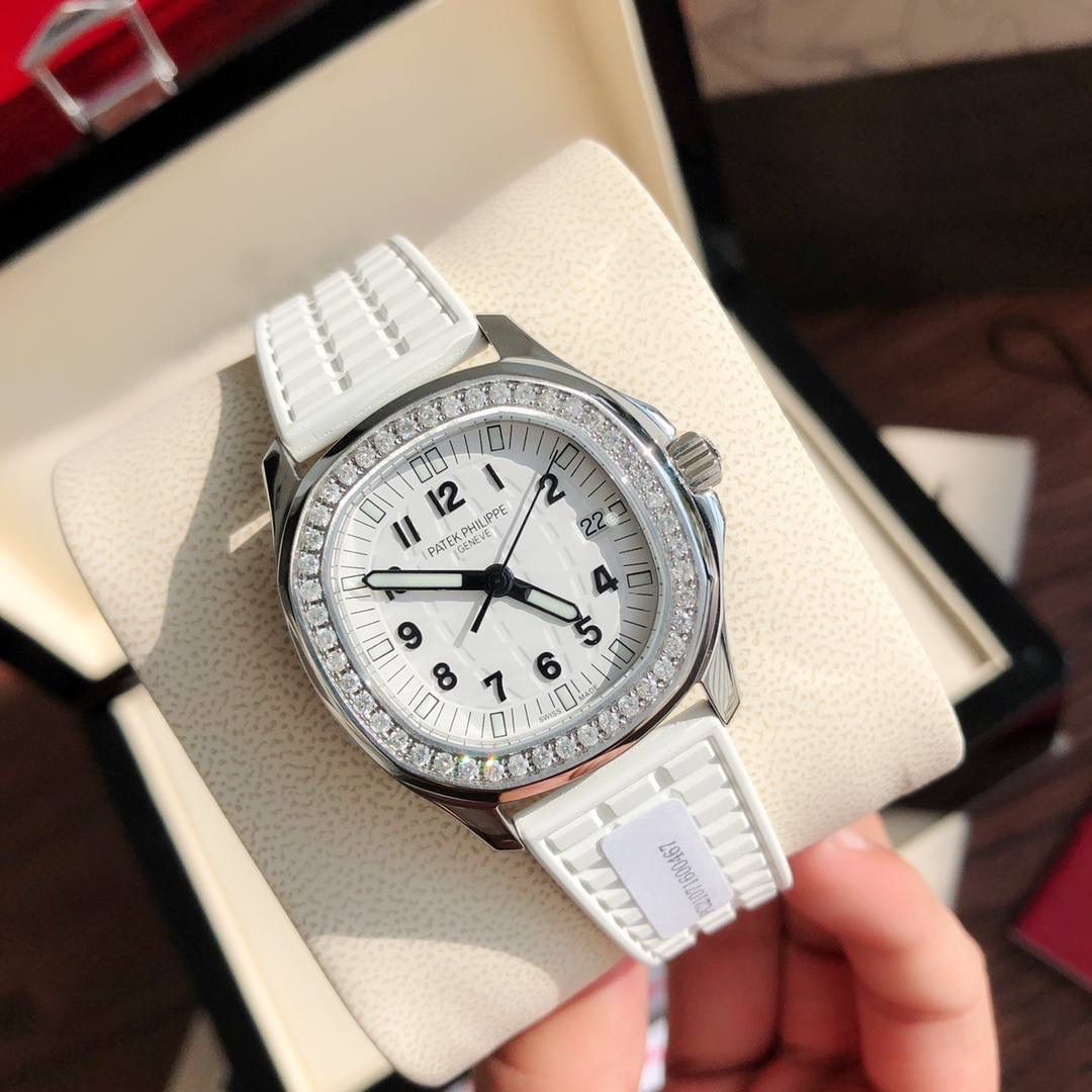 独家推出 新款百达斐丽AQUANAUT系列 专为女性设计！用最简约方式完美体现百达斐丽的精髓，融合了大胆的设计和正统的纯粹，这款腕表成为百达斐丽的旗舰产品之一！腕表完美尺寸35.6，进口精钢材质多重工艺精磨打造。原装一致厚度7.77cm。表盘镶嵌46颗 vs1.8真钻。约一克拉！ Gtc中国权威鉴定证书。百分百保证每一粒都是货真价实的真钻。可验可查询！💯💯