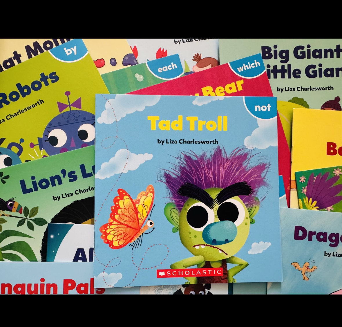 美國學樂SCHOLASTIC引進 💯正版《Sight Word Stories》100冊 ✅點讀支持小蝌蚪、學樂二代點讀筆 ✅全套4輯，每輯25本，共100本讀本 🎵掃碼聽原版音頻，培養語感！  🔥一本一個高頻詞！一個寒假刷完100本！ 故事與情境中，建立音形對應，做到見詞能讀