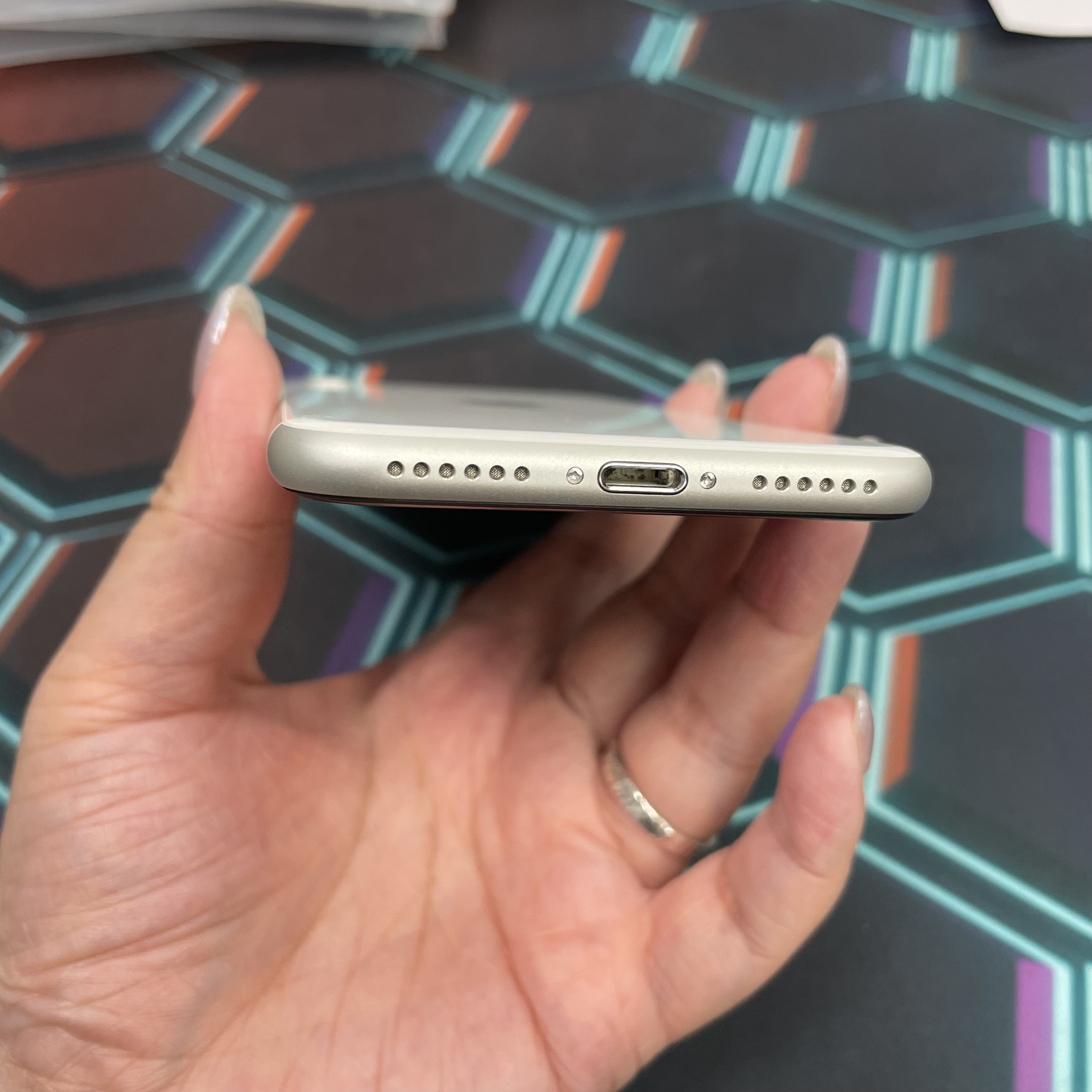 *7034 SE 2 完美機 128GB 電74 白色 white