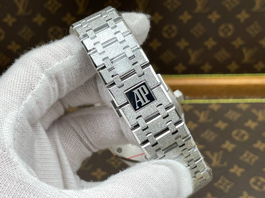 爱彼皇家橡树系列自动机械男士腕表 冰霜金款