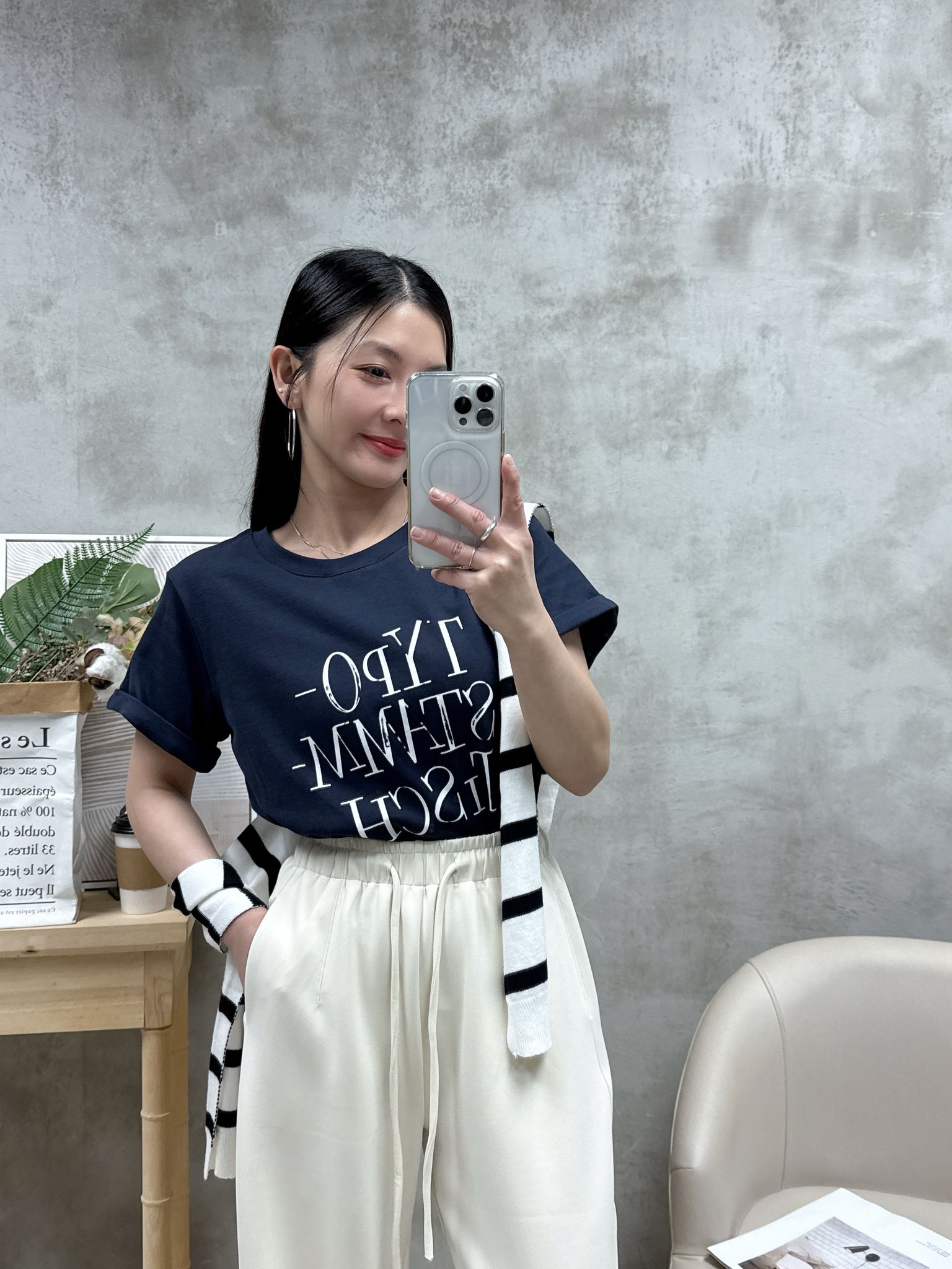 B08 褶袖英文字Tee