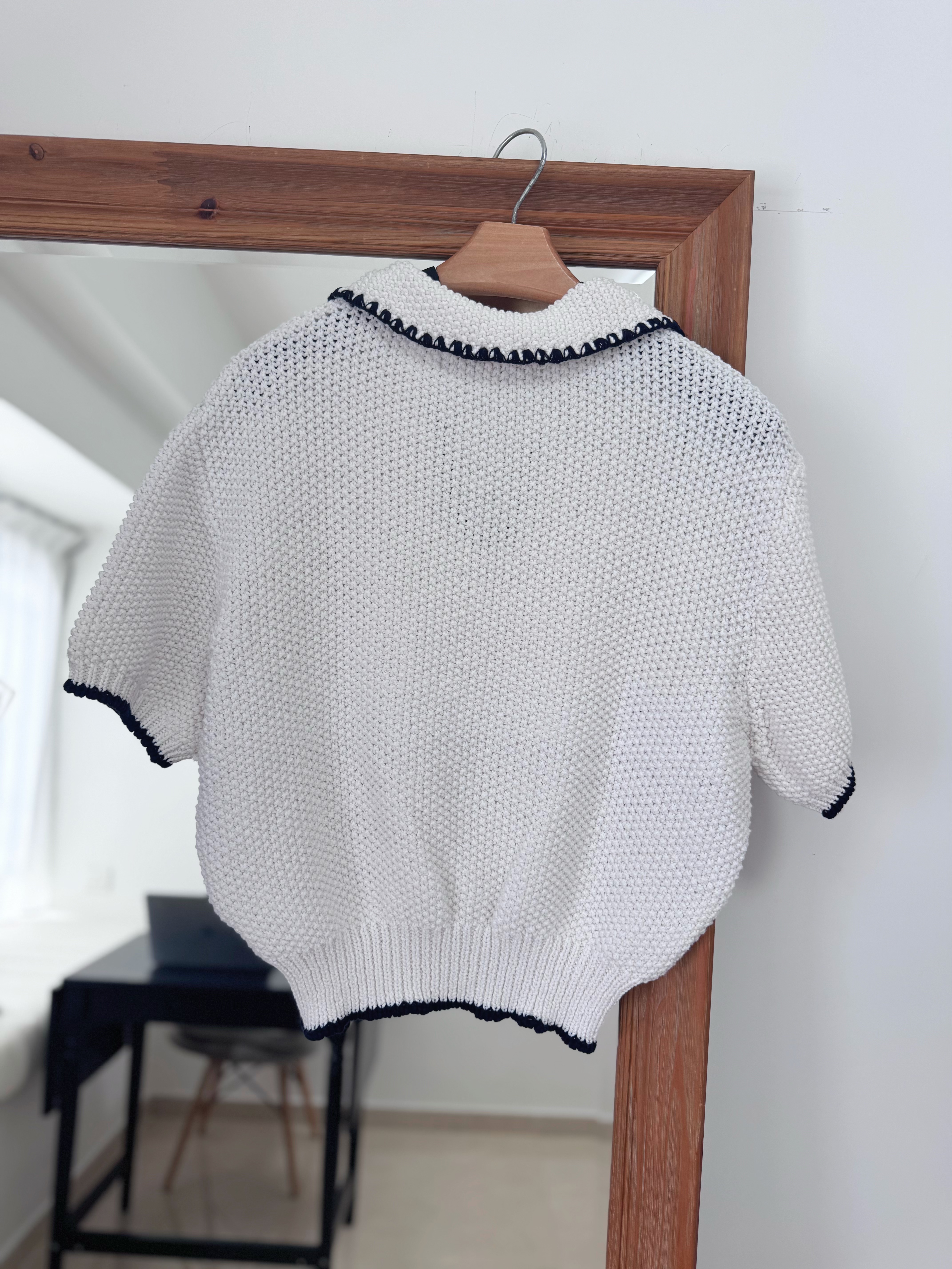 Embroidered collar knitted top (Ivory)