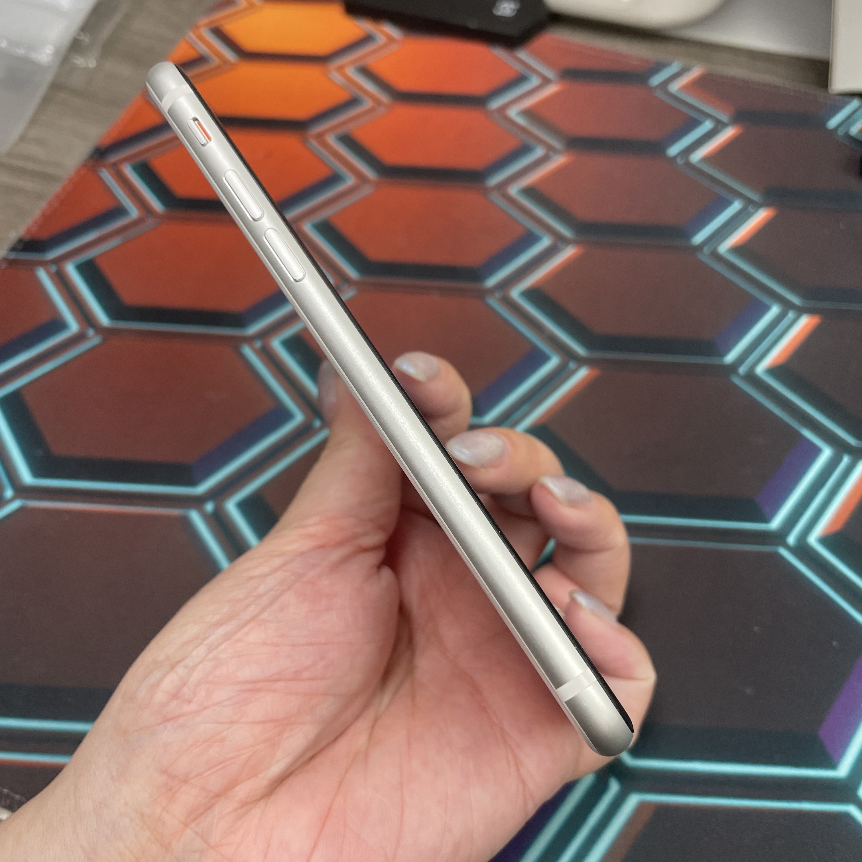 *7050 SE 2 勁靚機 128GB 電74 白色 white