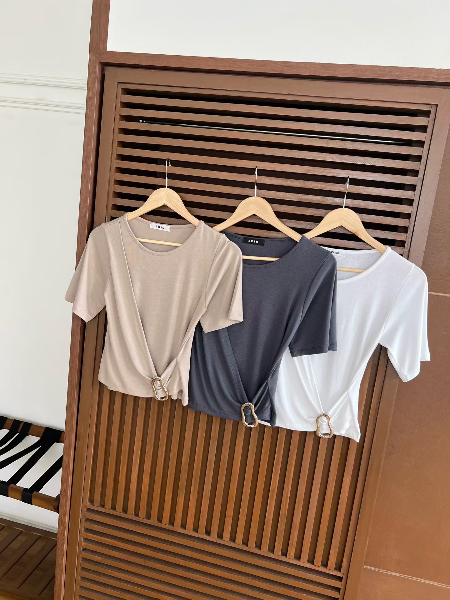 B6 金屬環收腰短 T