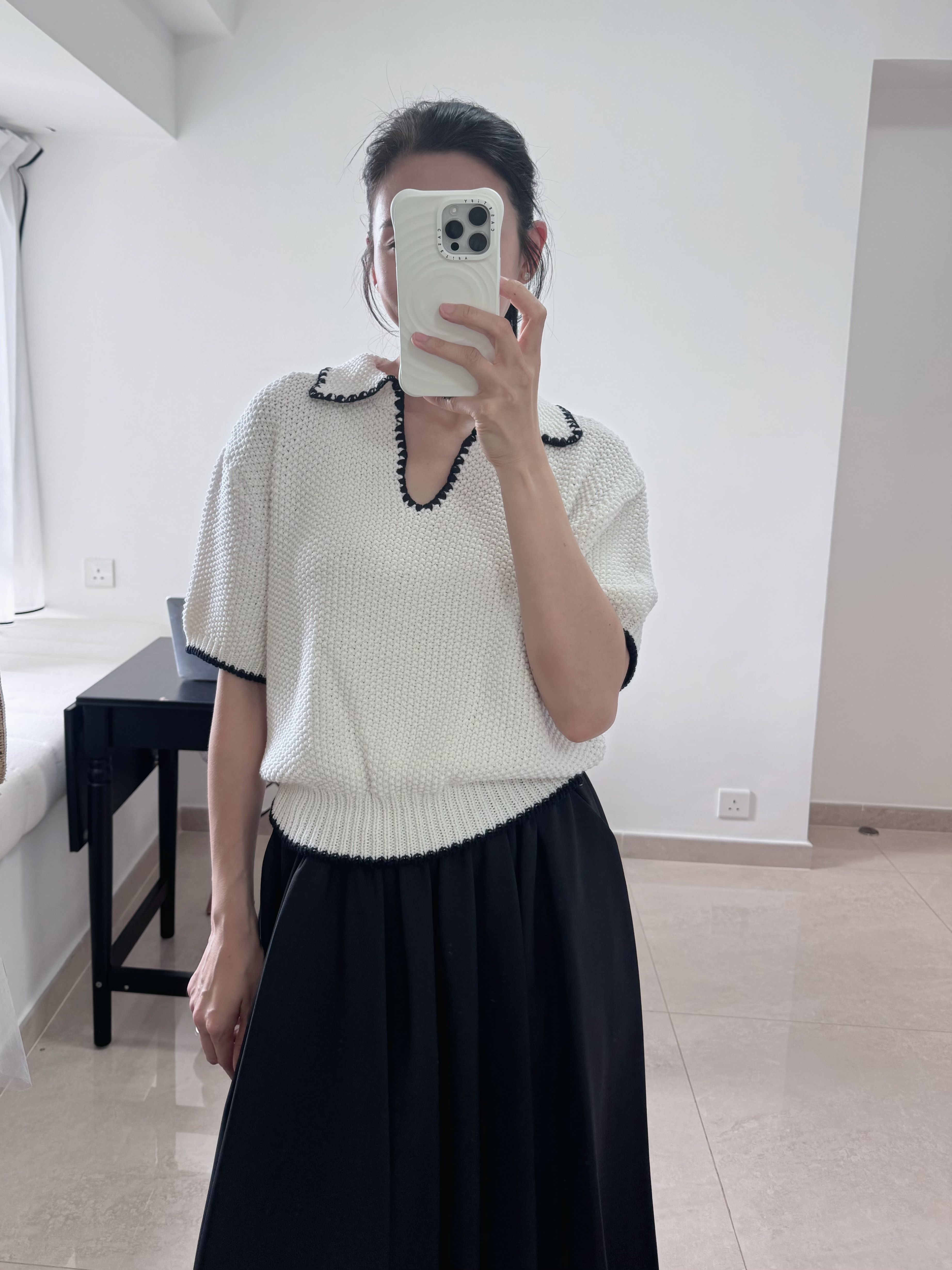 Embroidered collar knitted top (Ivory)